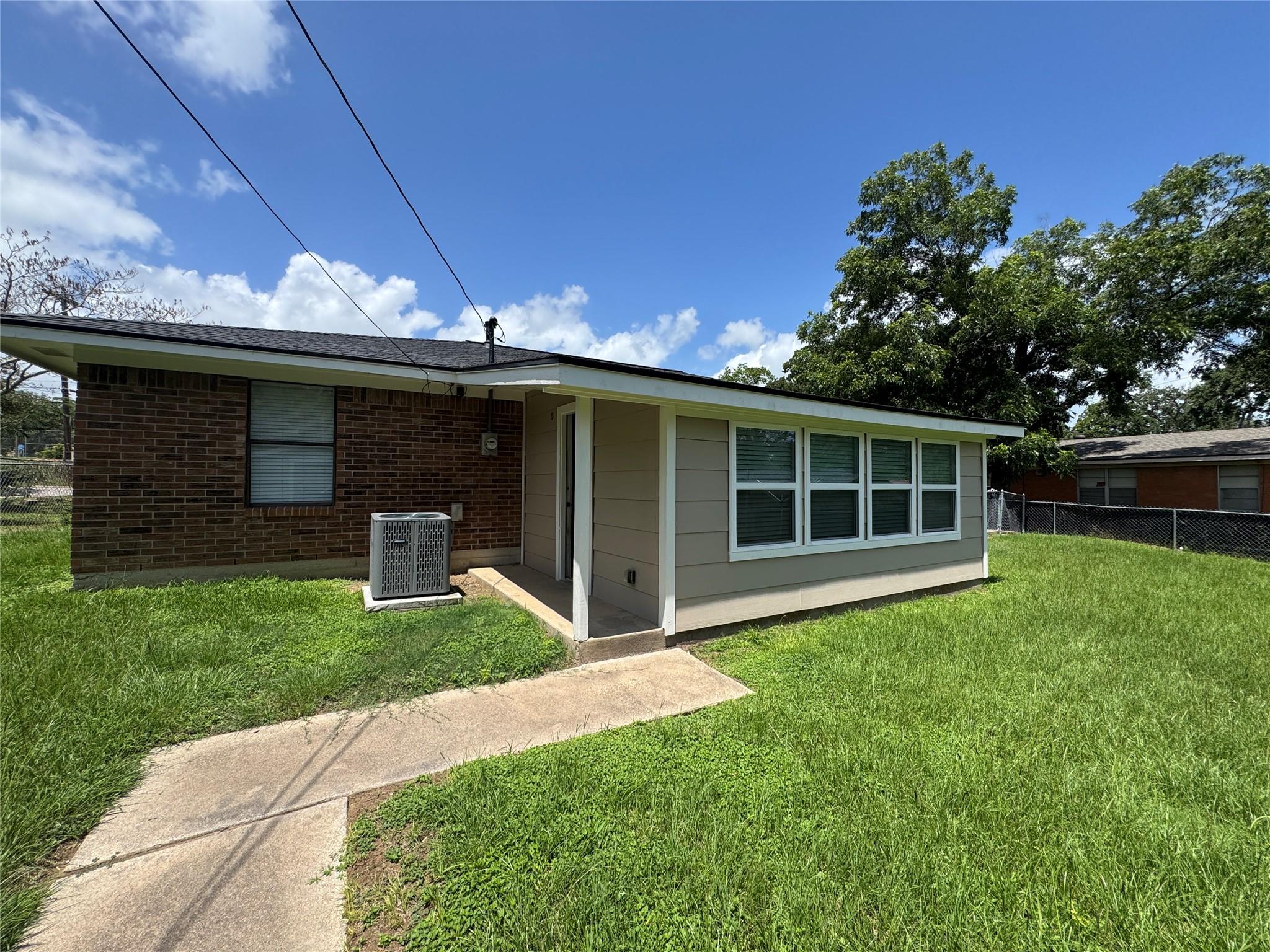 2004 Brazos Ave Property Photo 10