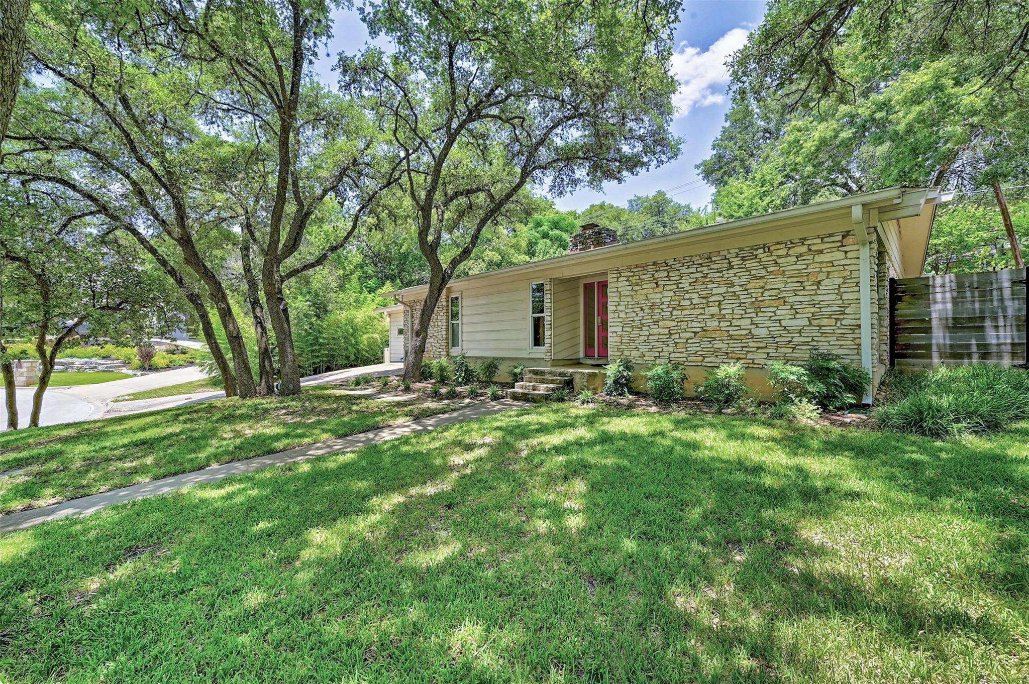 4905 Southcrest Dr Property Photo 2