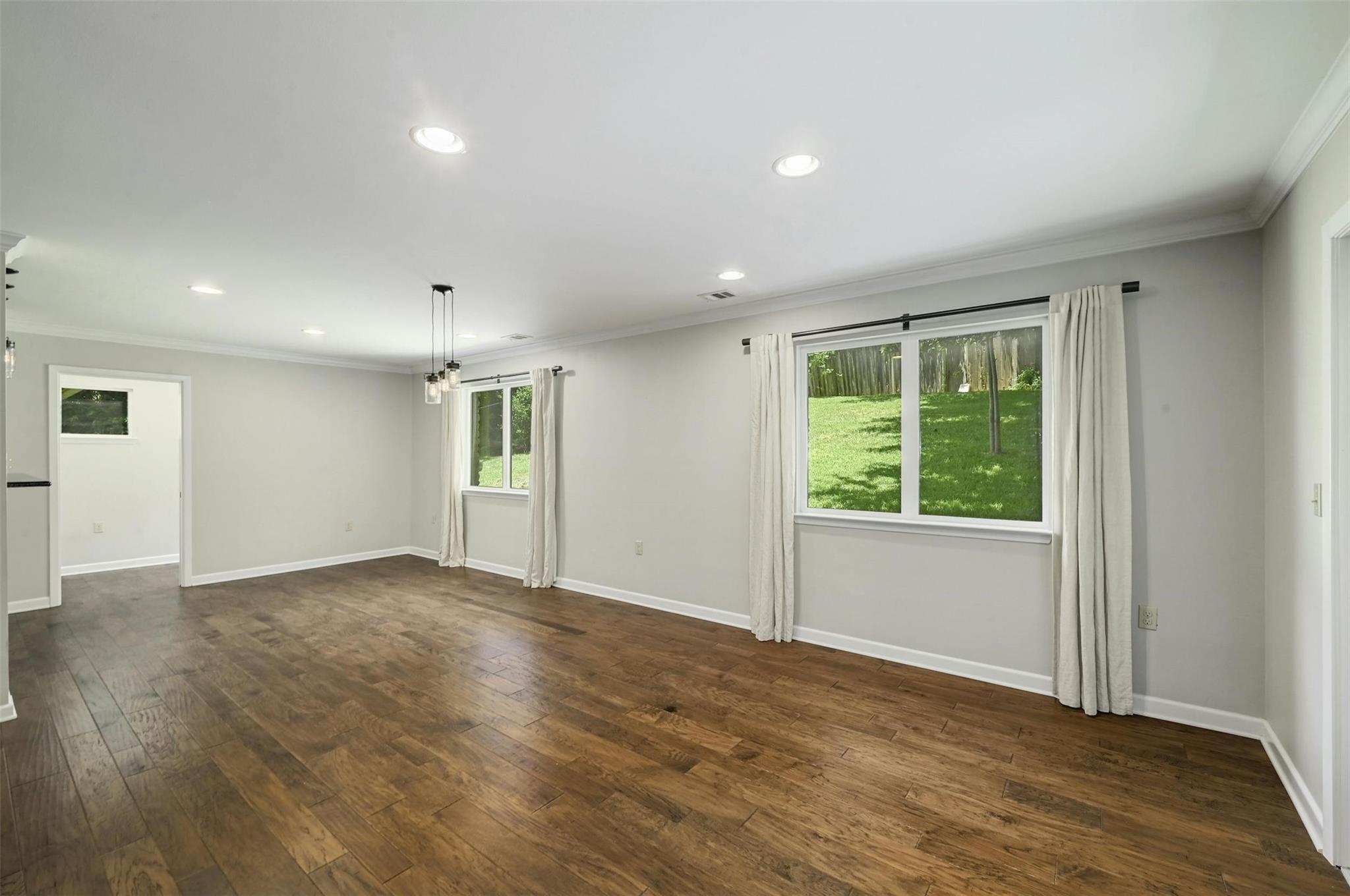 4905 Southcrest Dr Property Photo 5