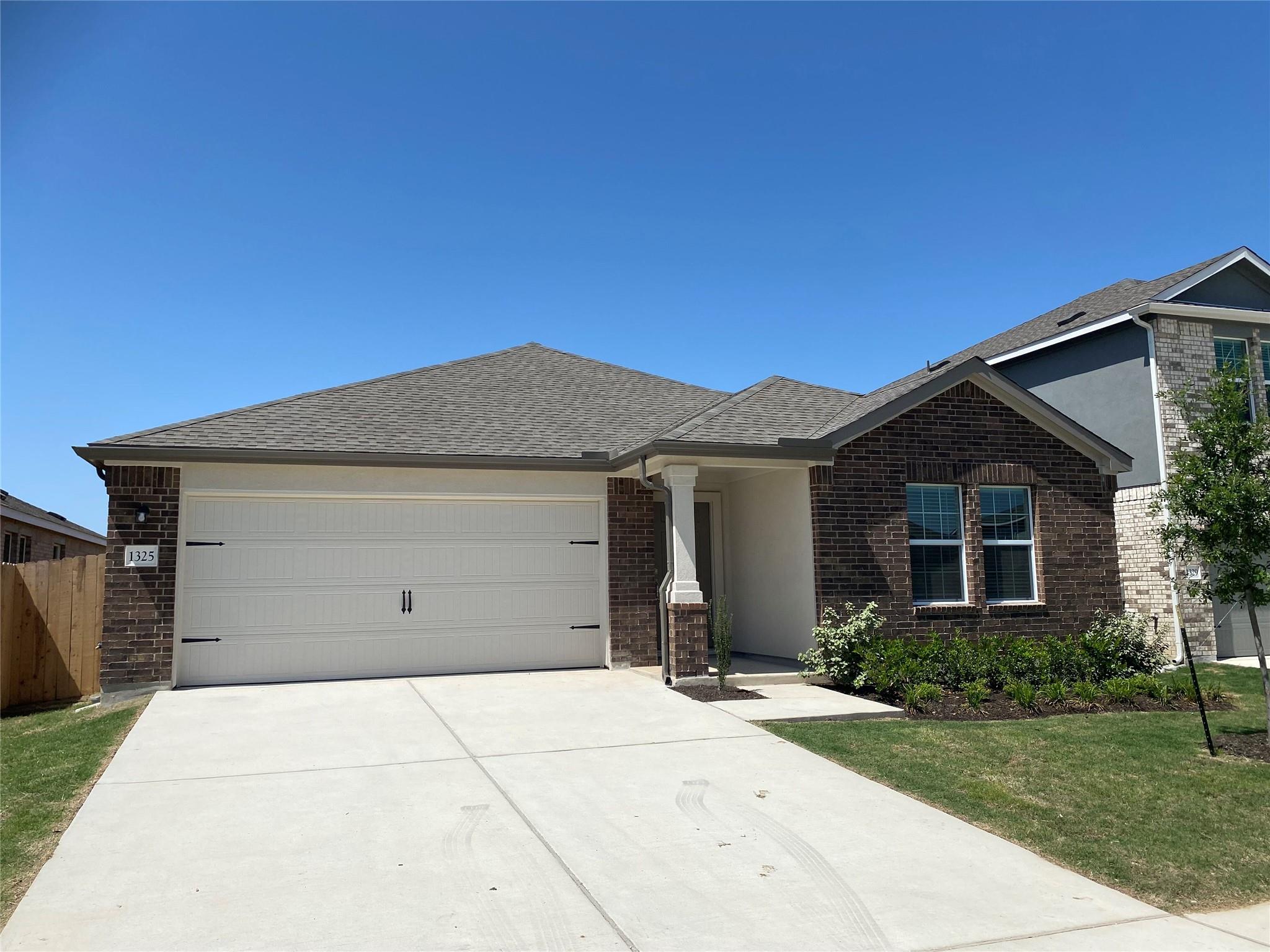 1325 Aquilla Dr Property Photo