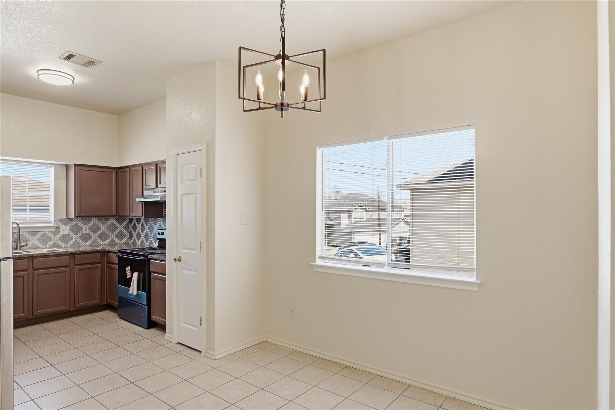 885 Sagewood Trl Property Photo 7