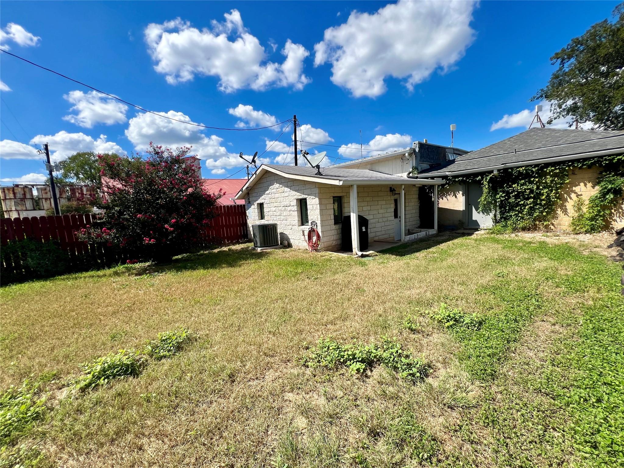 104 E Main St Property Photo 14