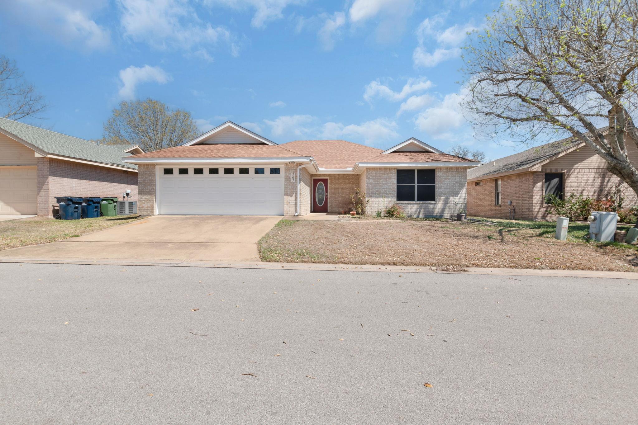 703 Beachwood St Property Photo