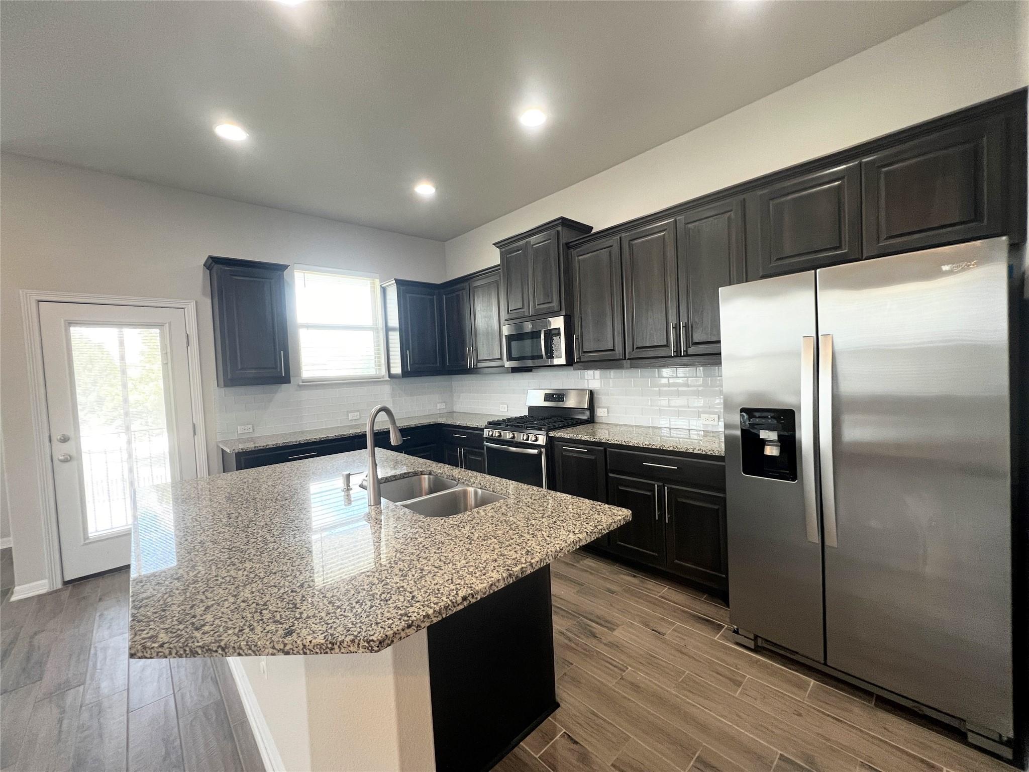 2101 Dillon Pond Ln #b Property Photo 2