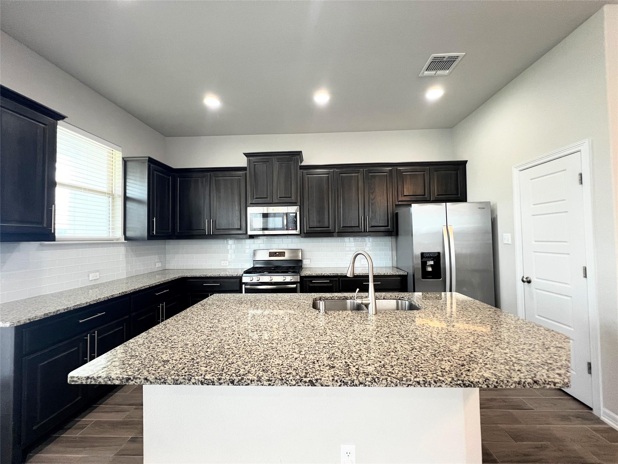 2101 Dillon Pond Ln #b Property Photo 3