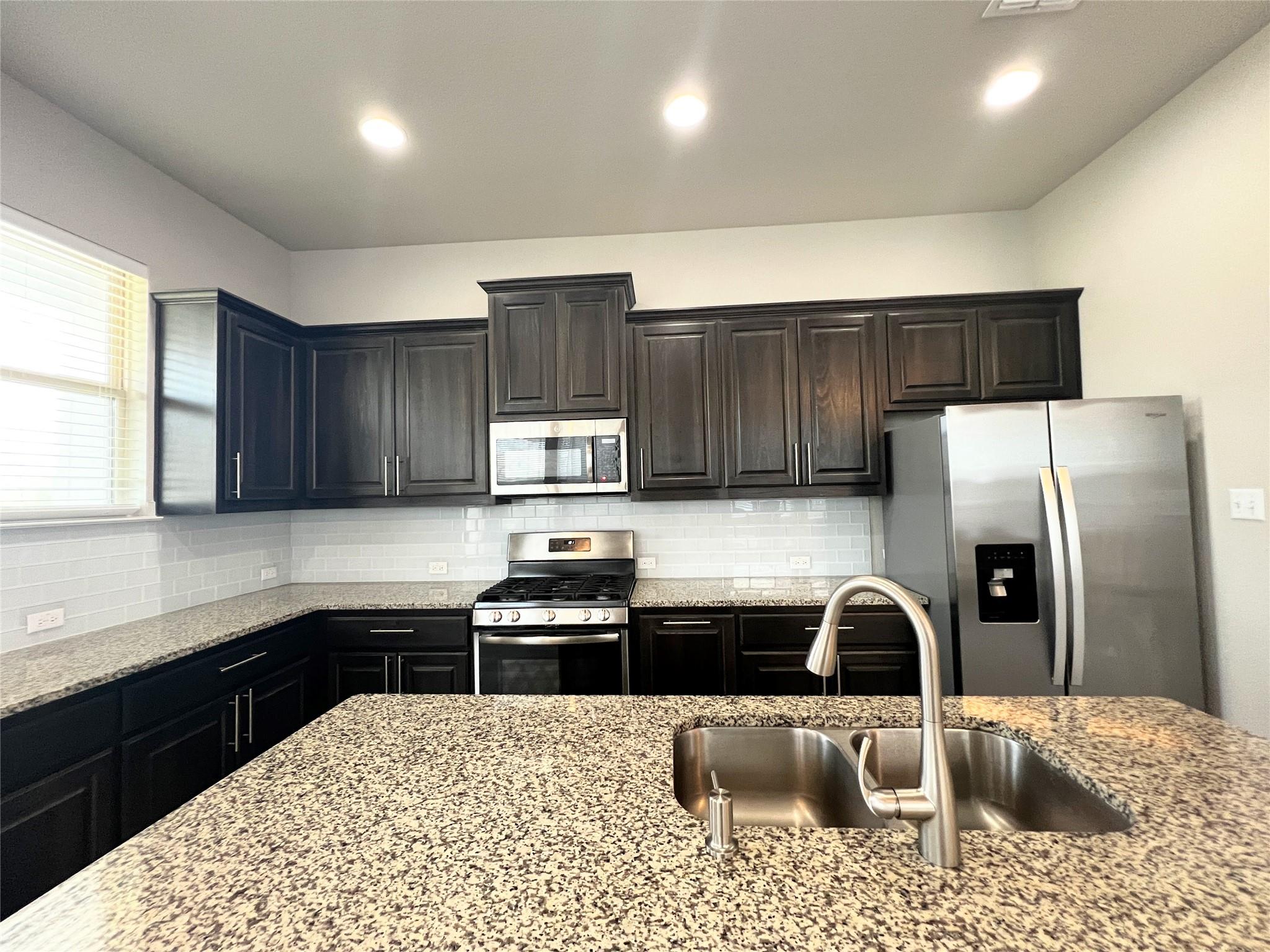 2101 Dillon Pond Ln #b Property Photo 4