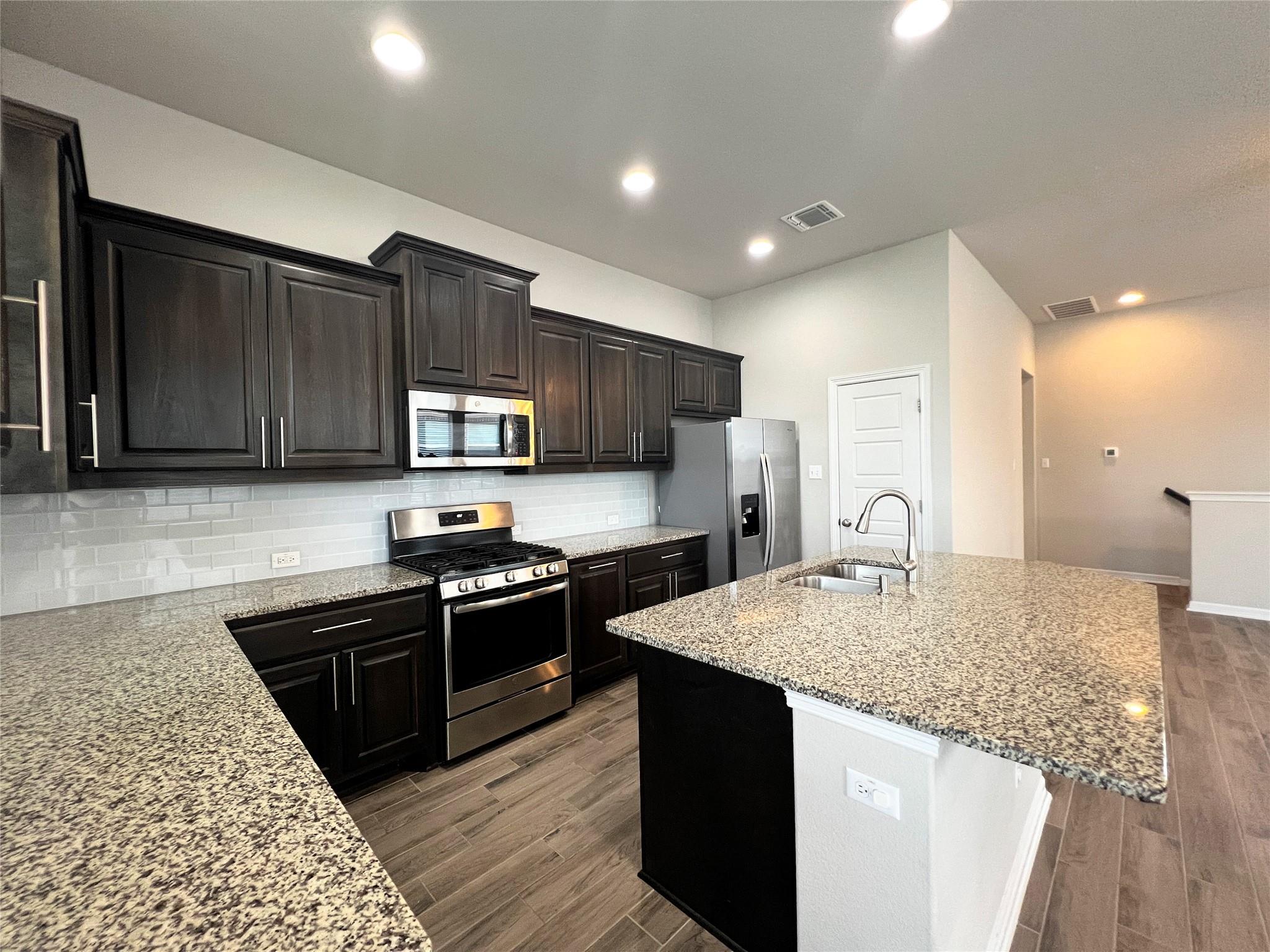 2101 Dillon Pond Ln #b Property Photo 5