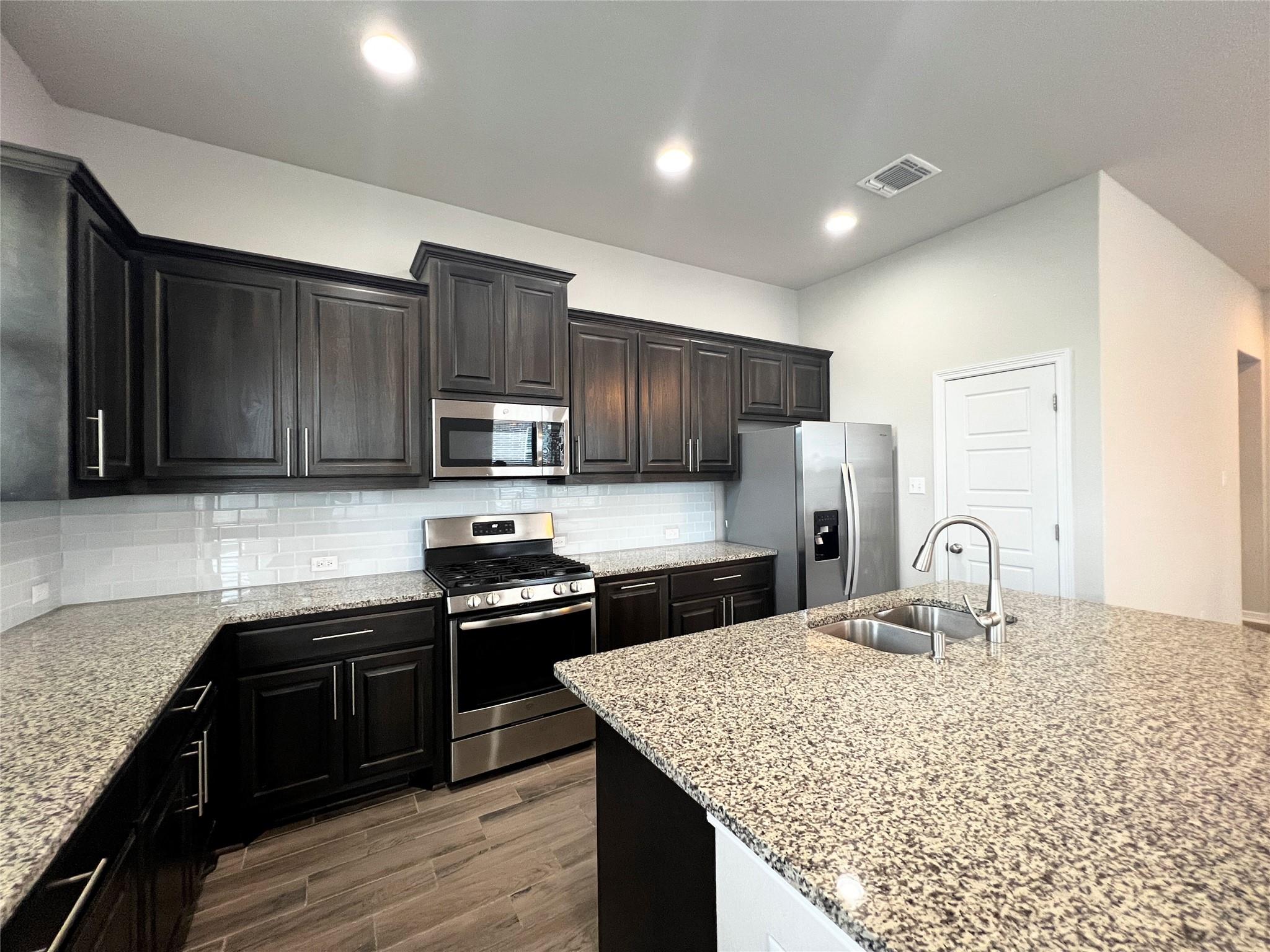 2101 Dillon Pond Ln #b Property Photo 6