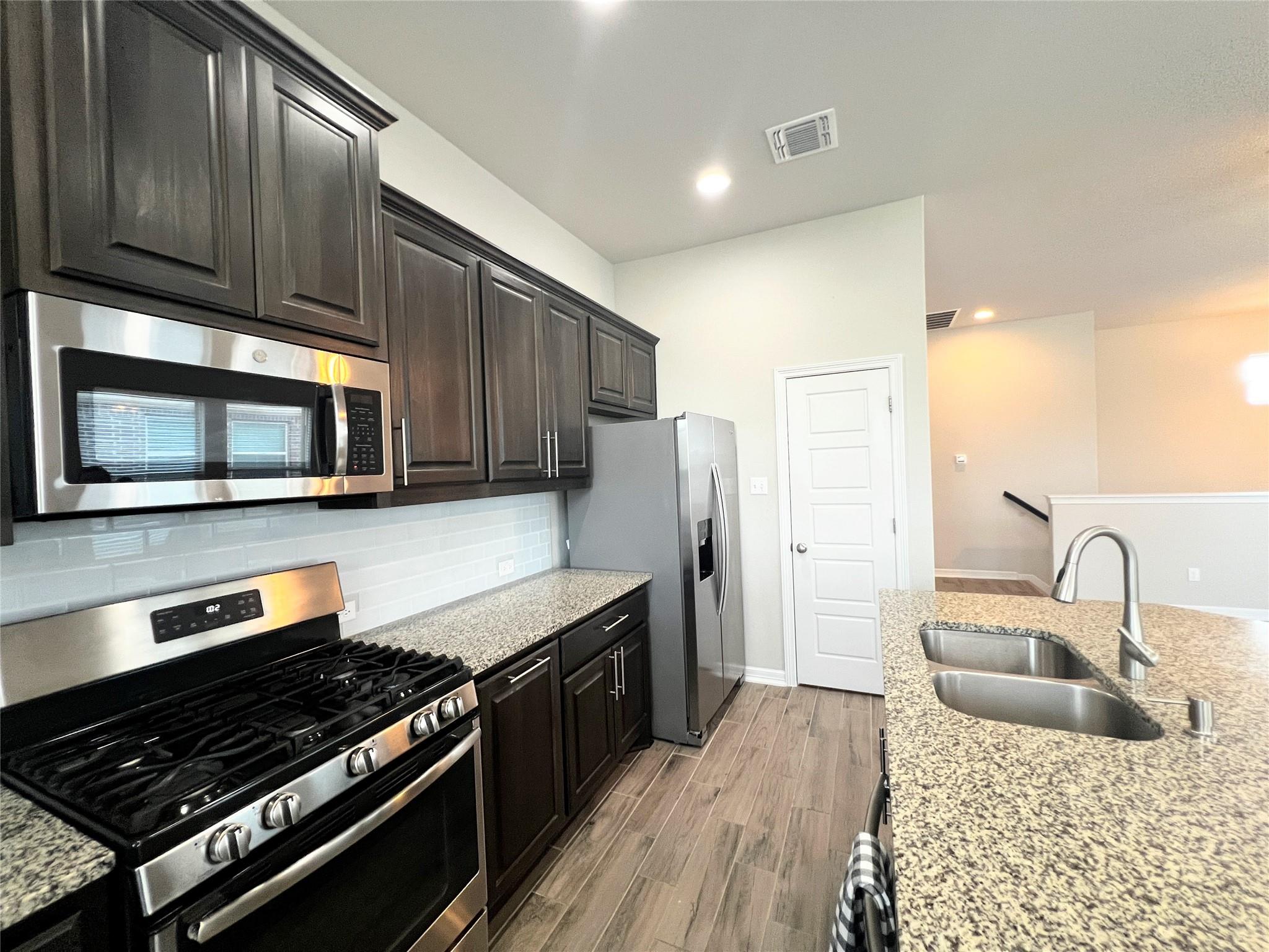 2101 Dillon Pond Ln #b Property Photo 7