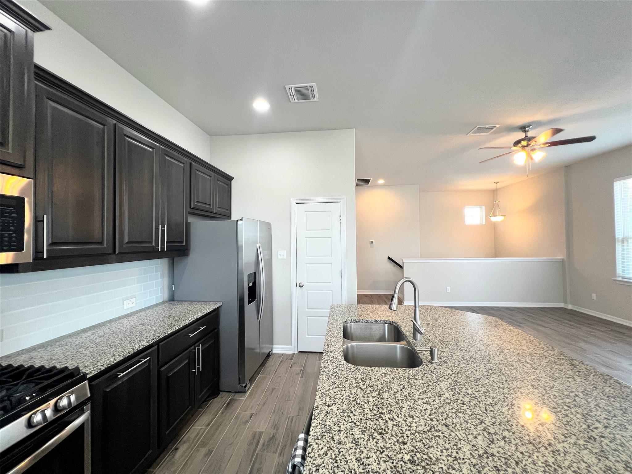 2101 Dillon Pond Ln #b Property Photo 8