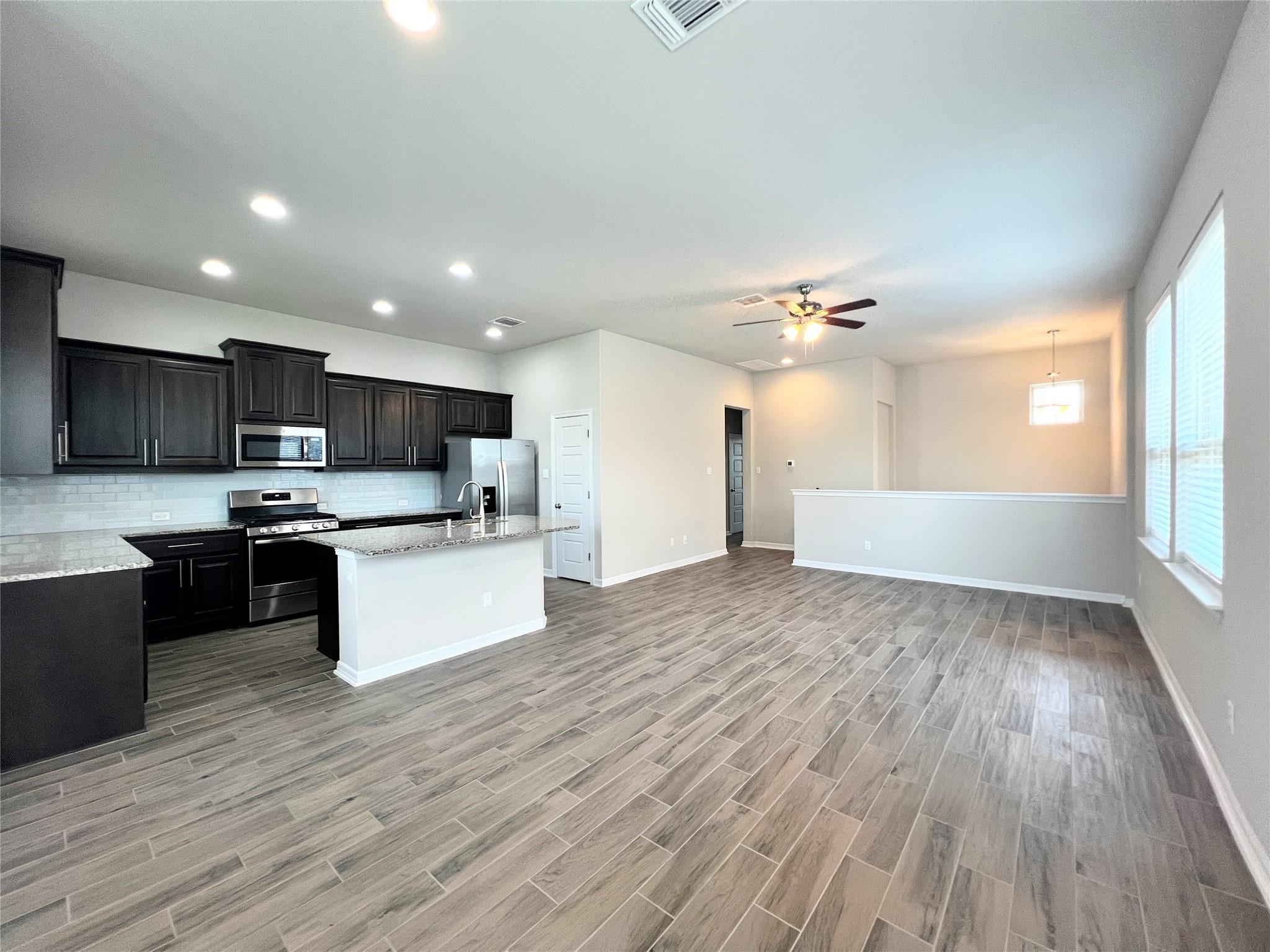 2101 Dillon Pond Ln #b Property Photo 9