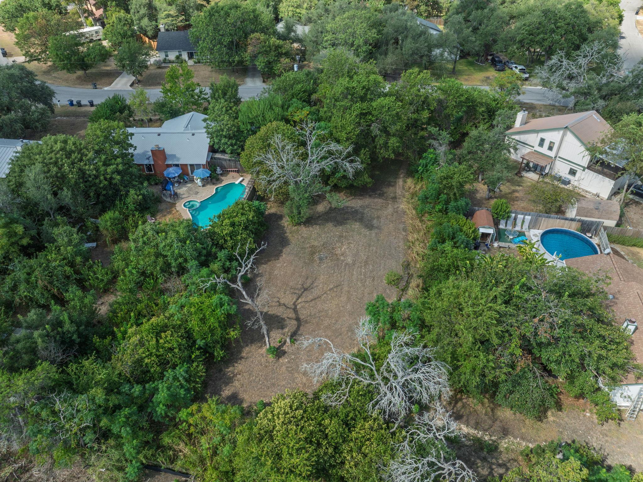 2202 Emerald Isle Dr Property Photo 9