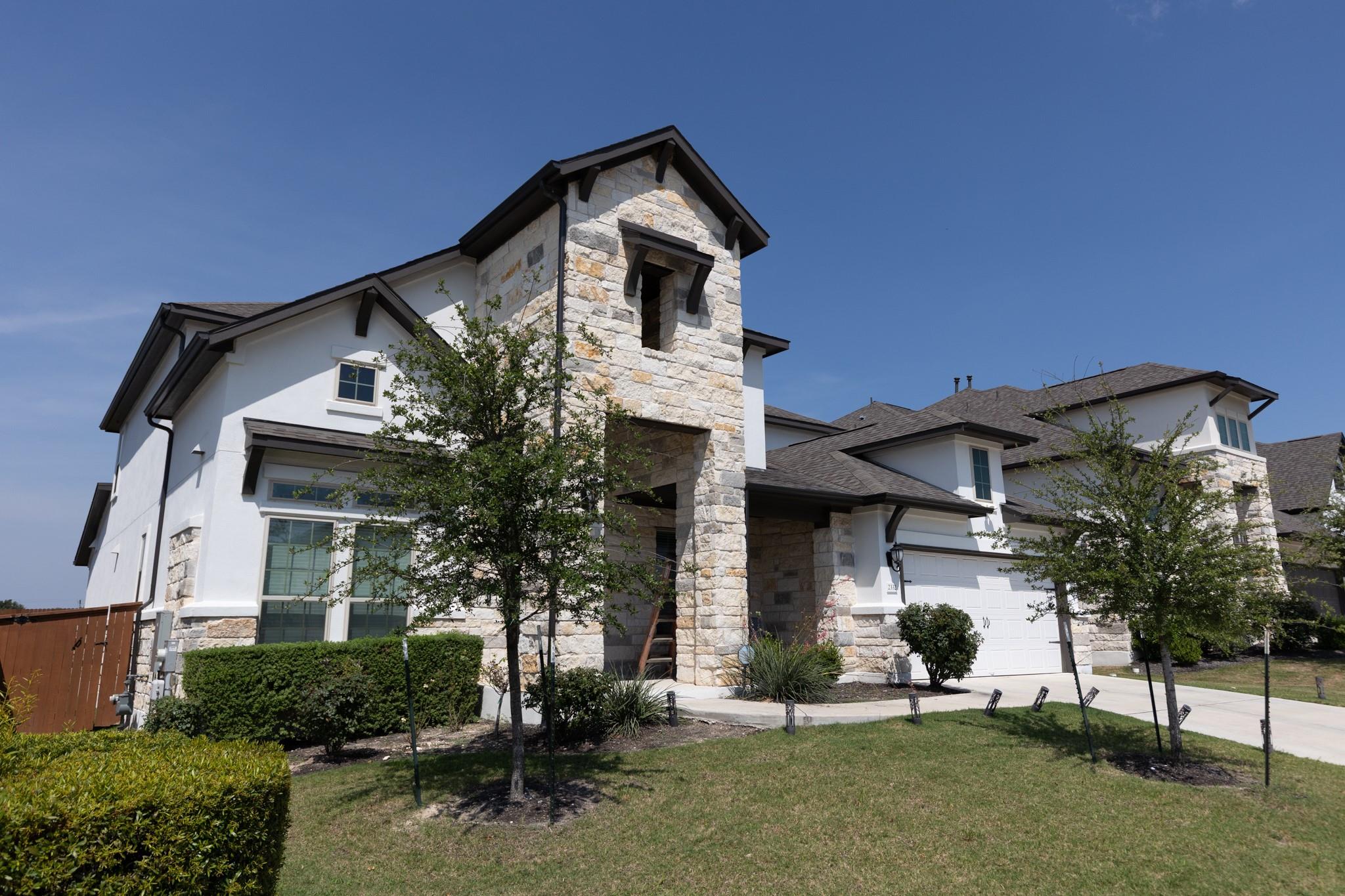 2332 Giona Pl Property Photo 3
