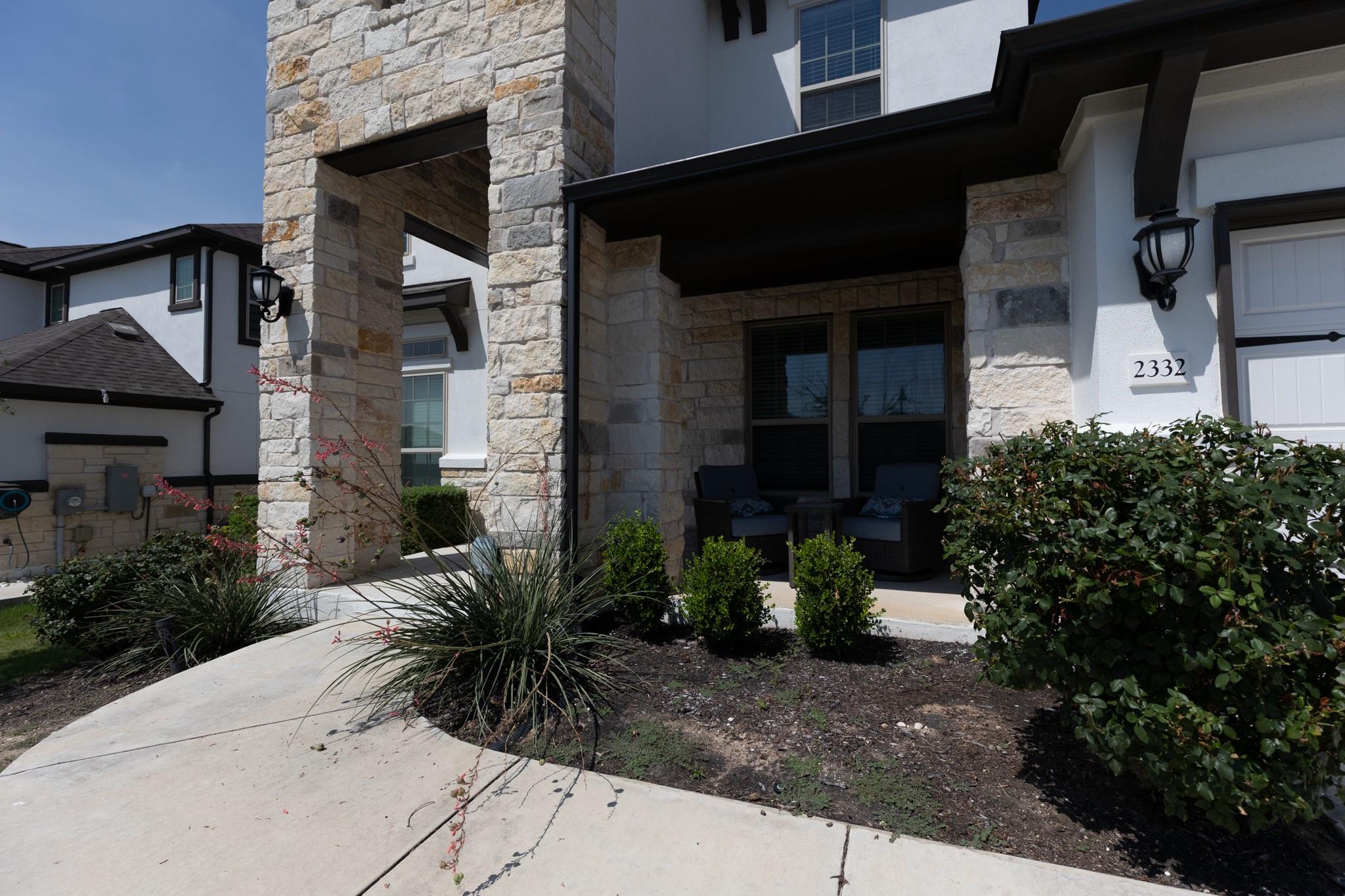 2332 Giona Pl Property Photo 4