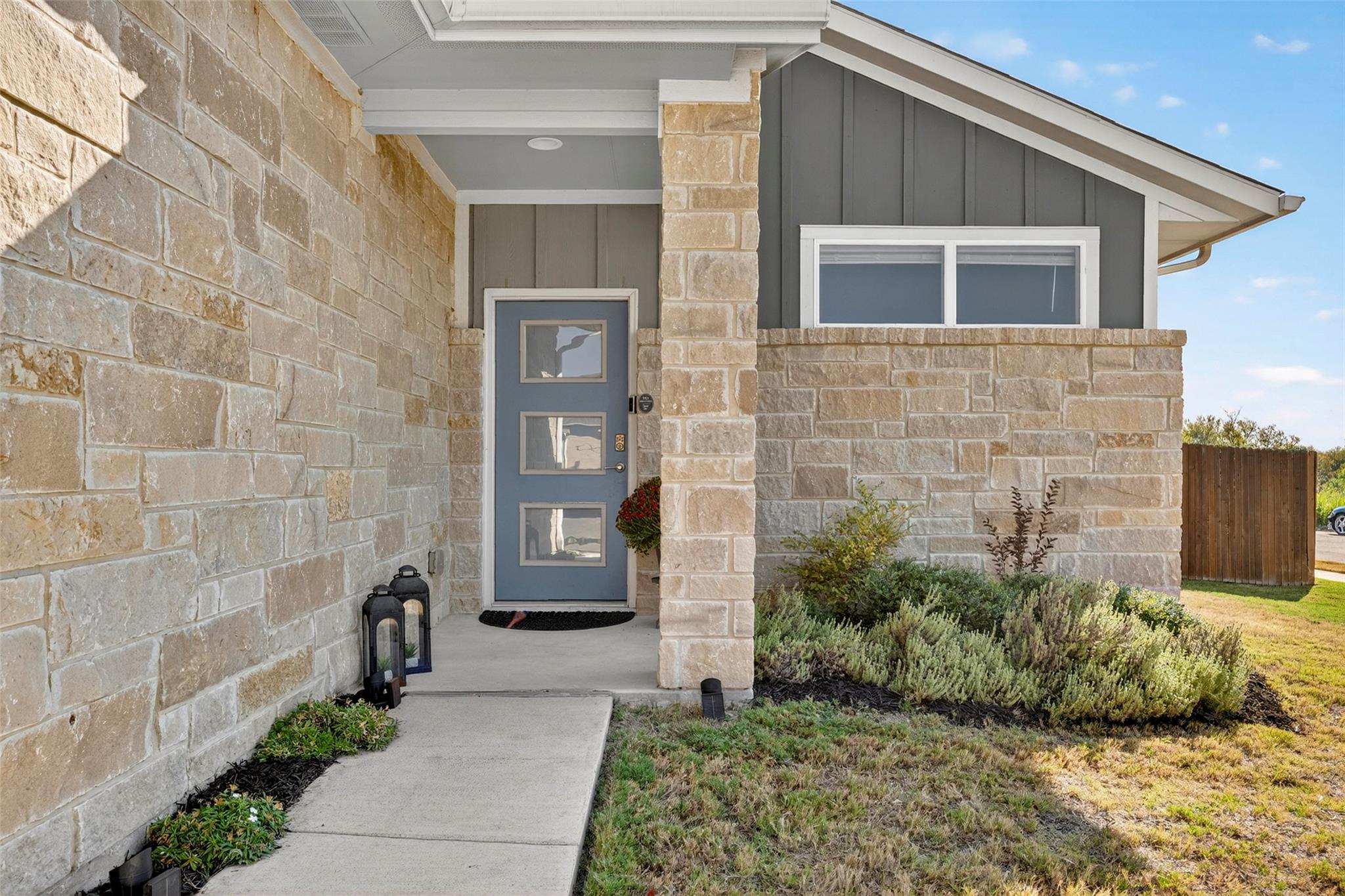 14201 Macquarie Dr Property Photo 4