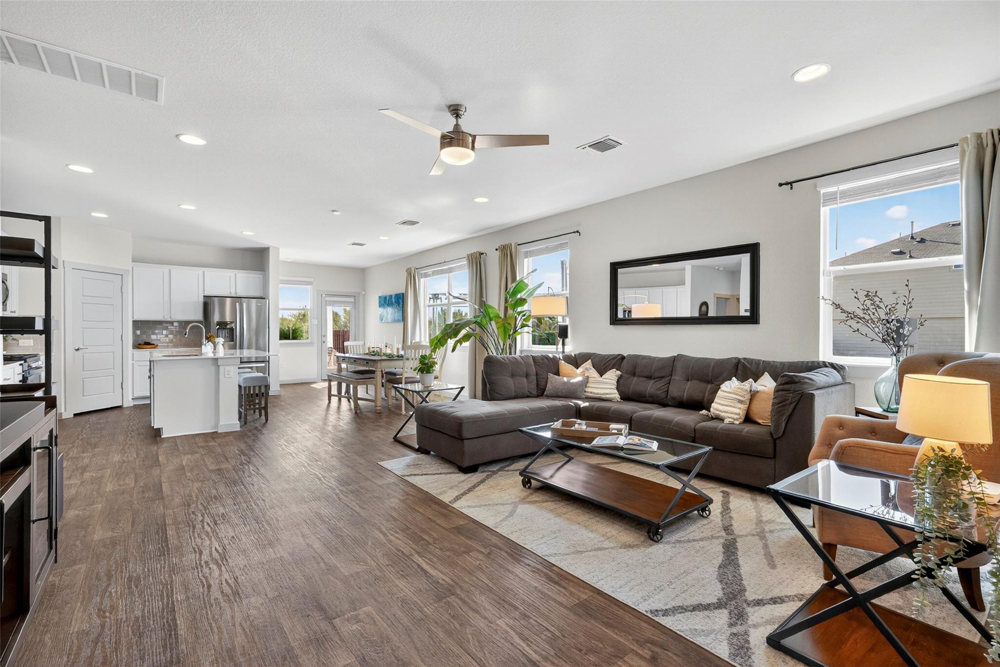 14201 Macquarie Dr Property Photo 5