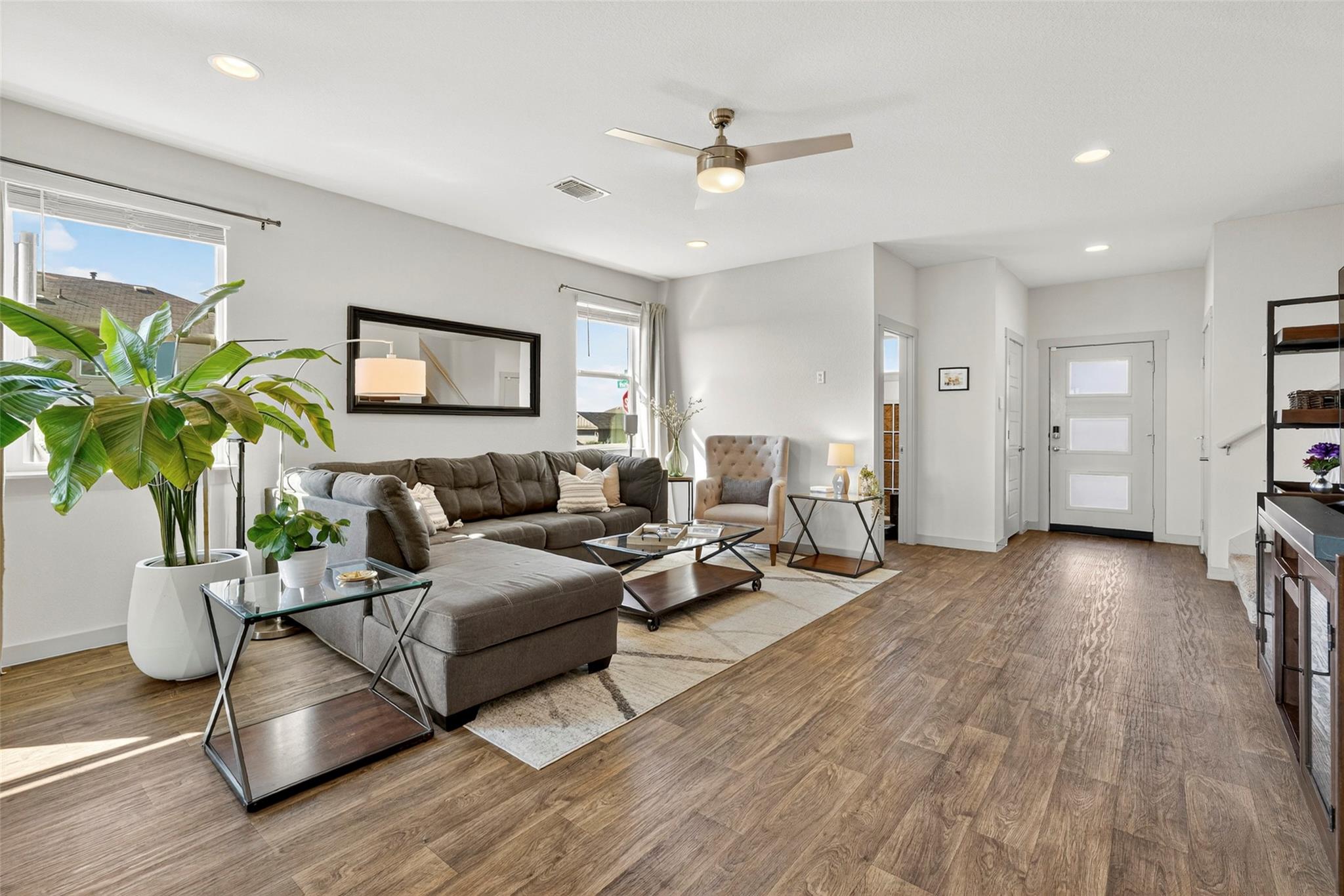 14201 Macquarie Dr Property Photo 6