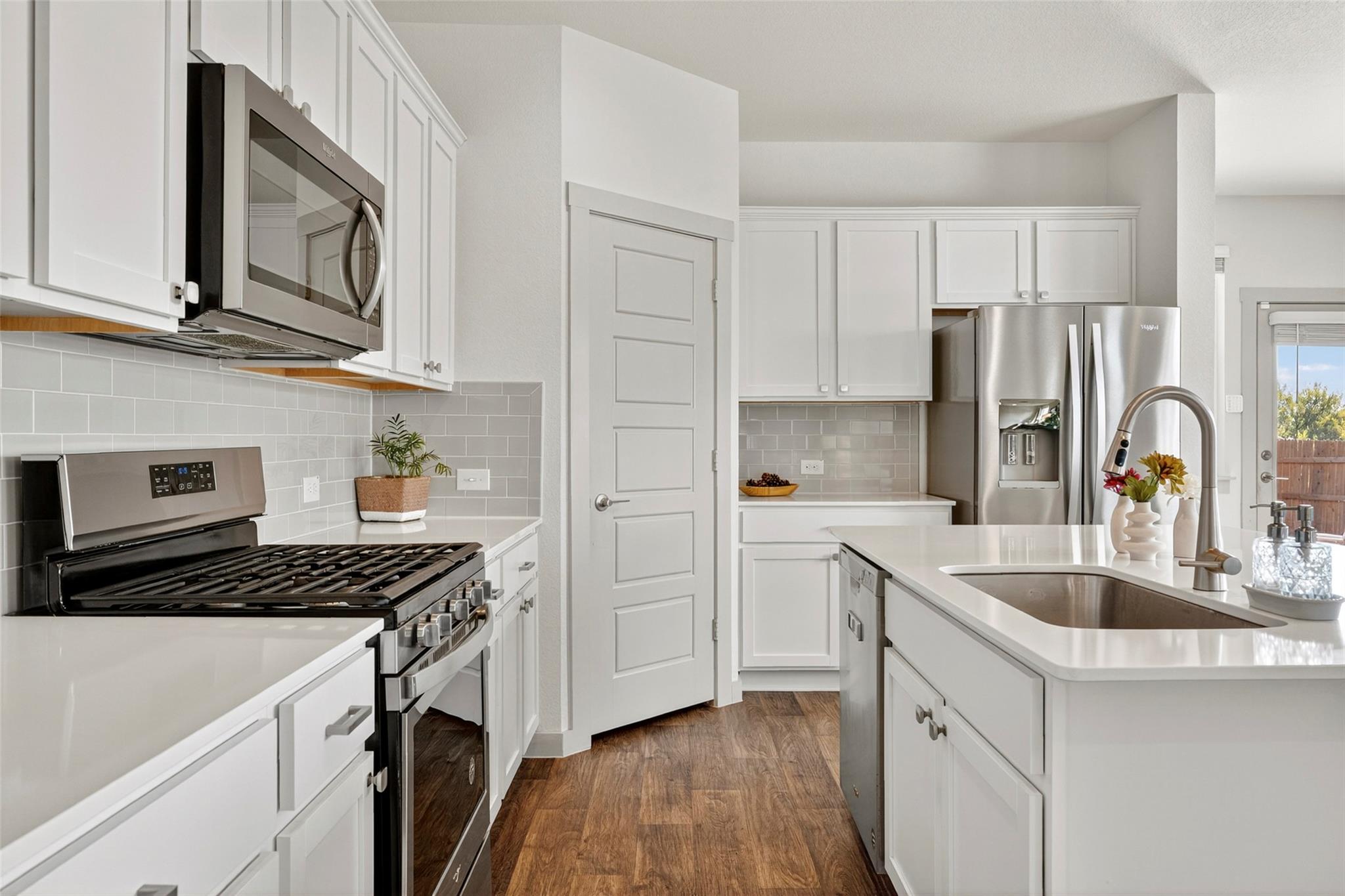 14201 Macquarie Dr Property Photo 11