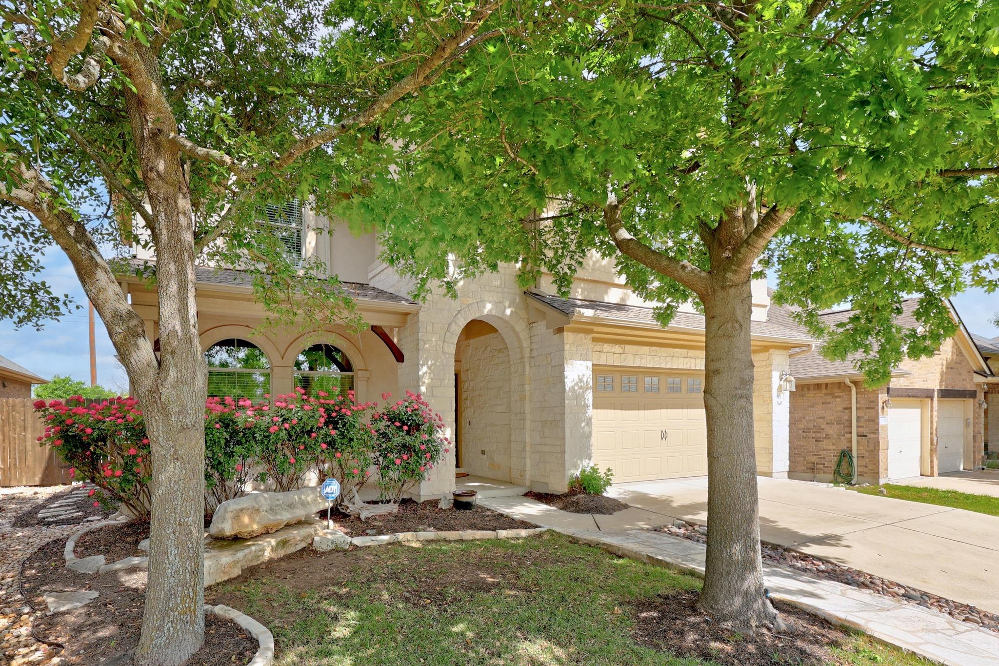 100 Navigator Dr Property Photo 1