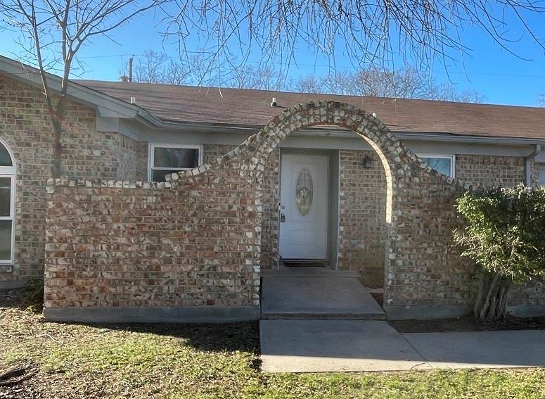 2411 Tudor Dr Property Photo 3