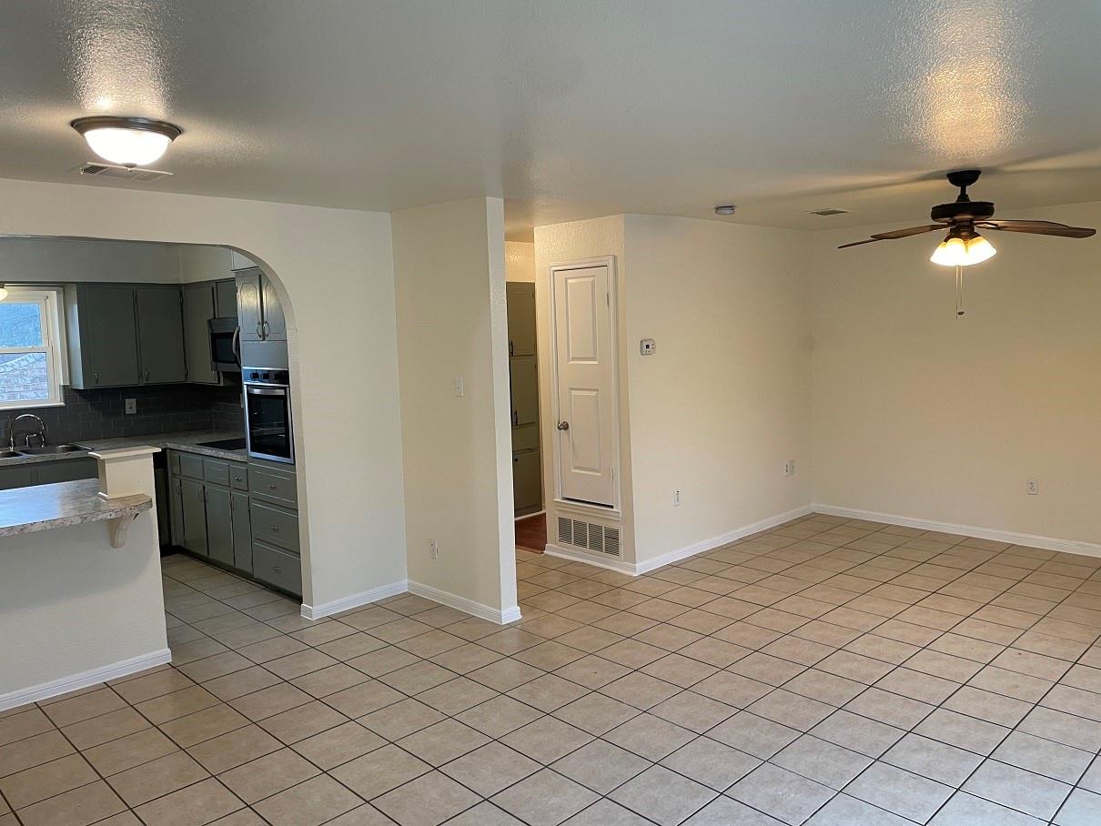 2411 Tudor Dr Property Photo 8