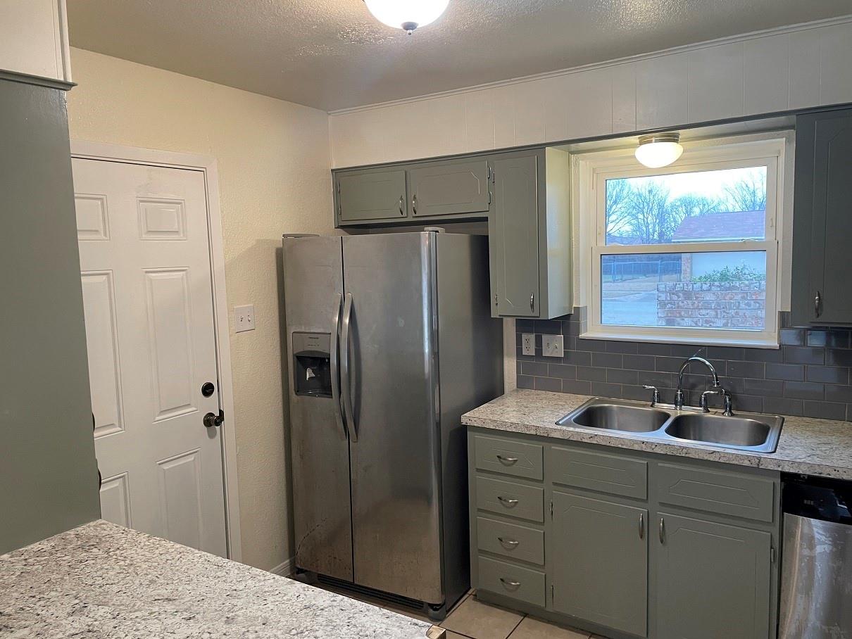 2411 Tudor Dr Property Photo 10