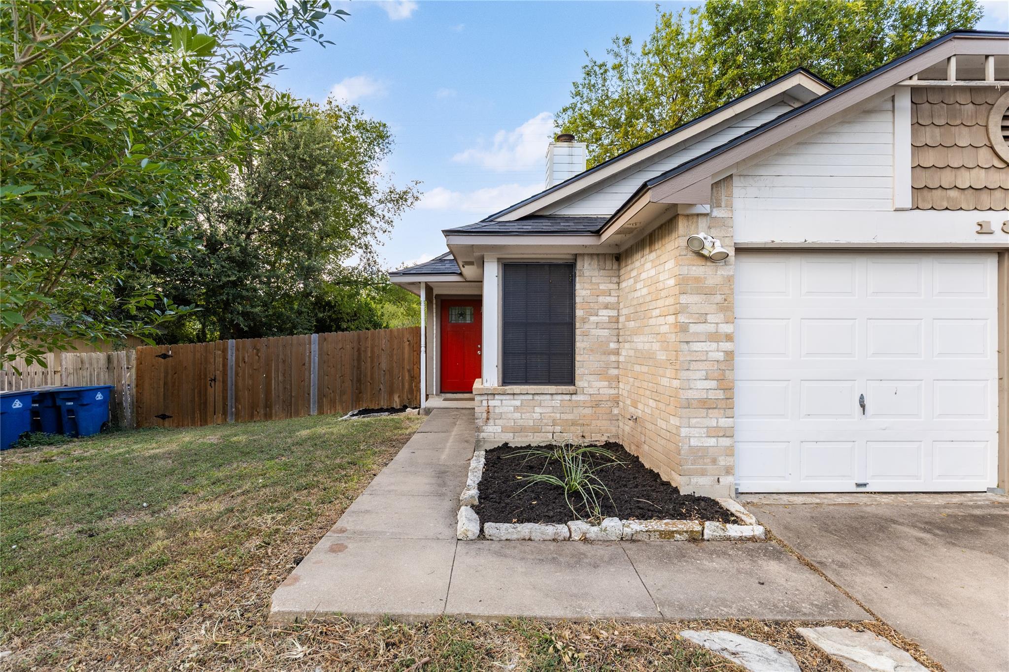 1803 Heatherglen Ln Property Photo 2