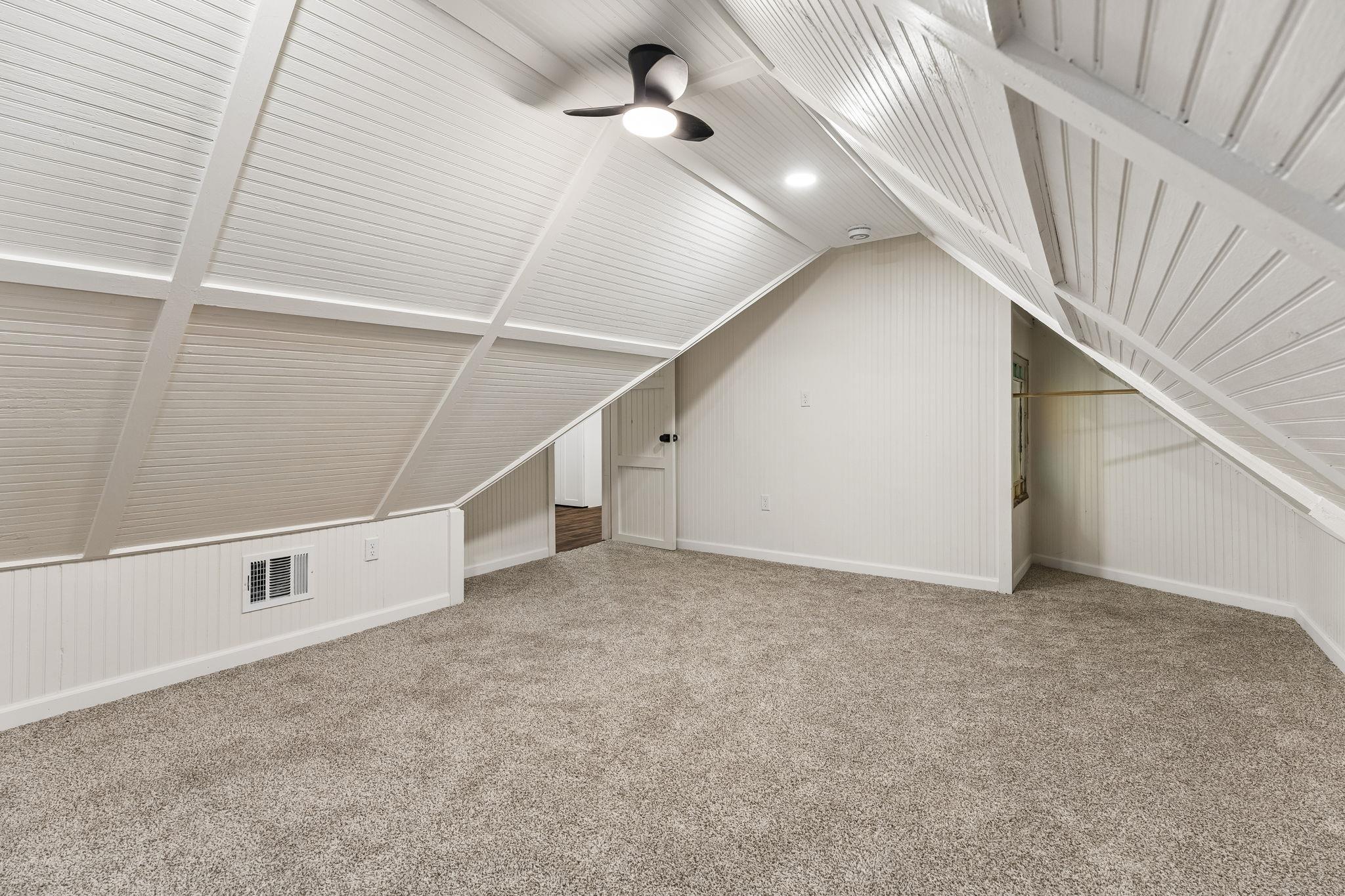 1015 W Clark St Property Photo 29