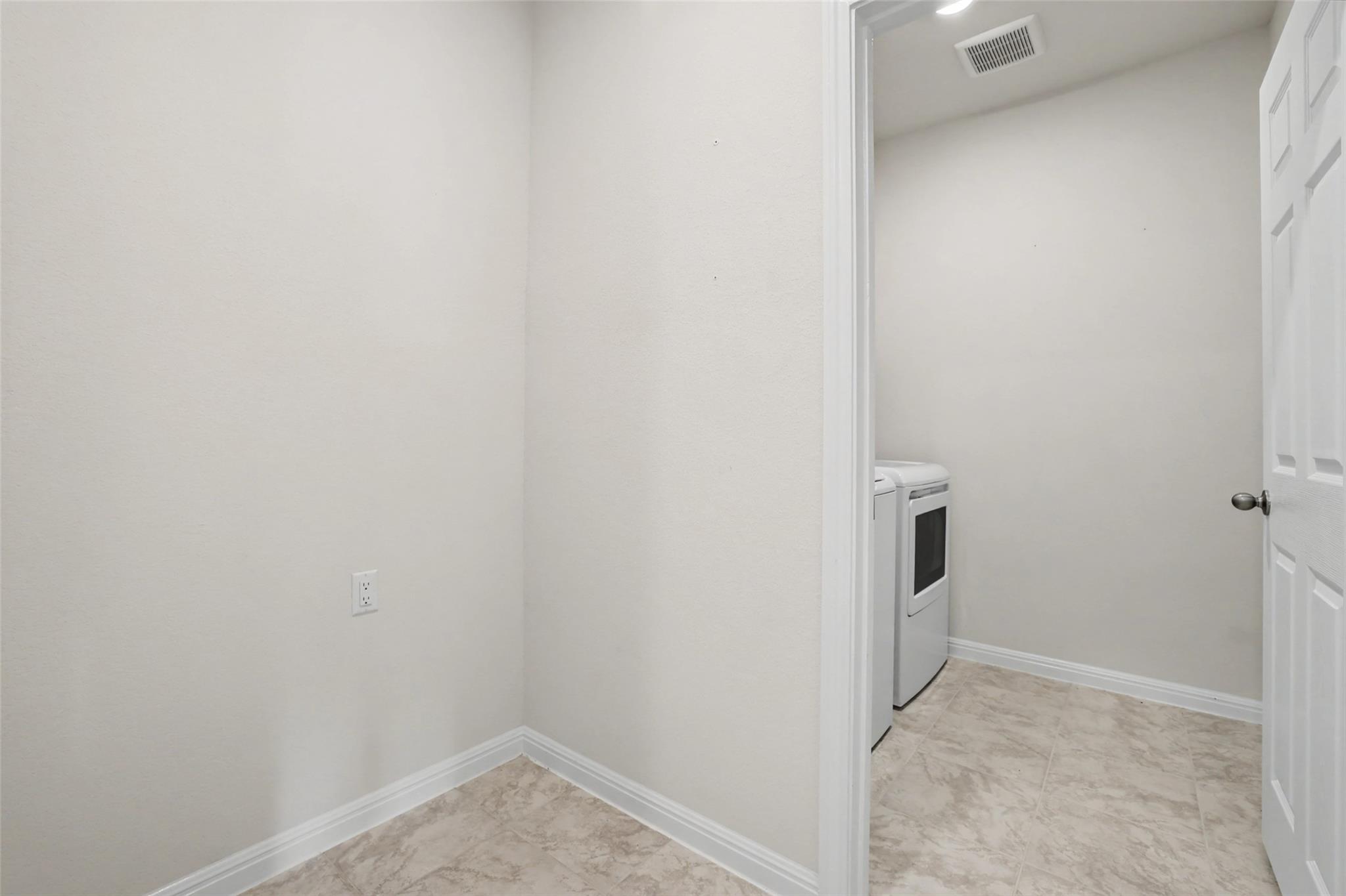 382 Smithsonian Ln Property Photo 15
