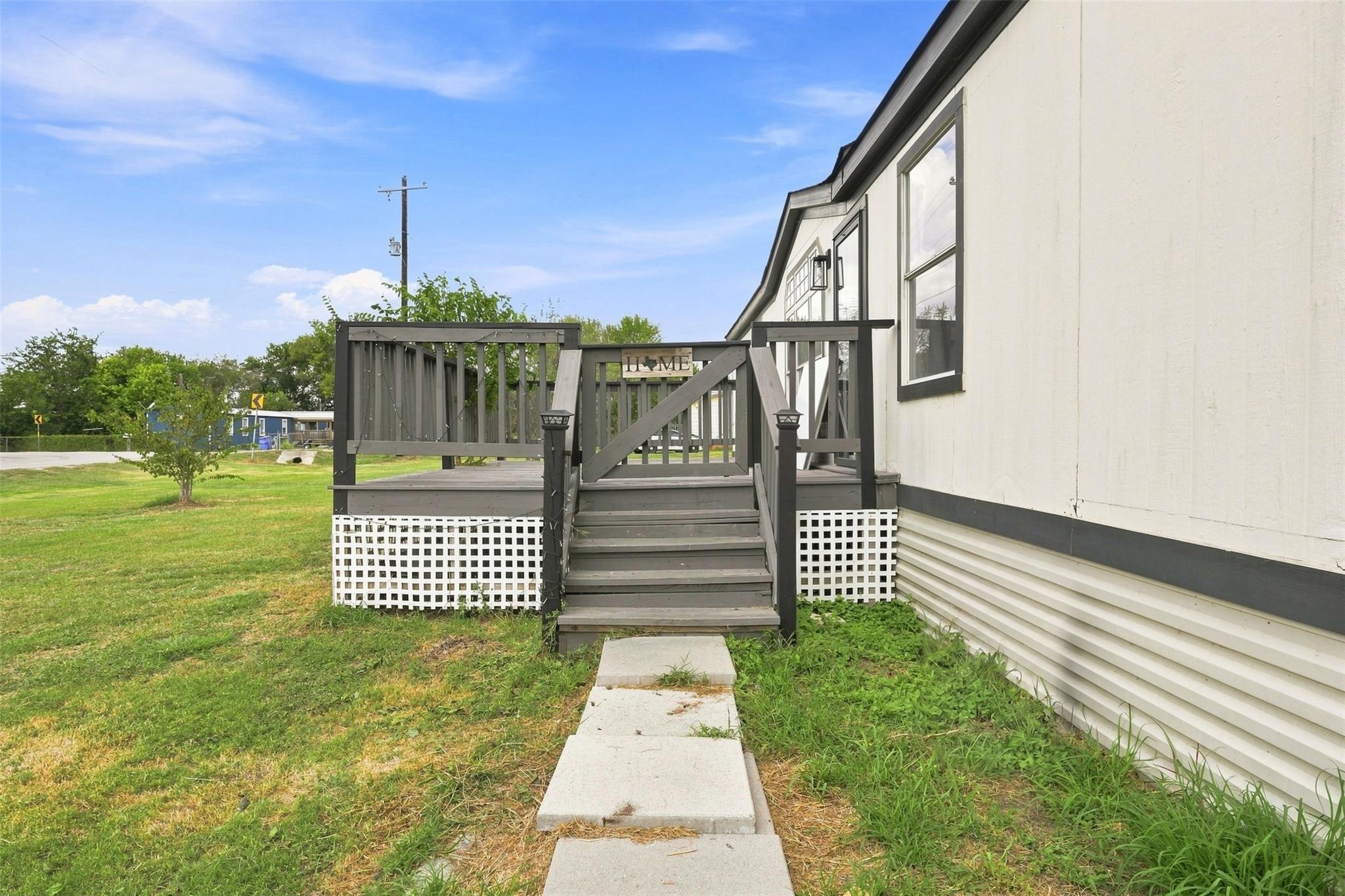 1151 Heidenreich Ln Property Photo 3
