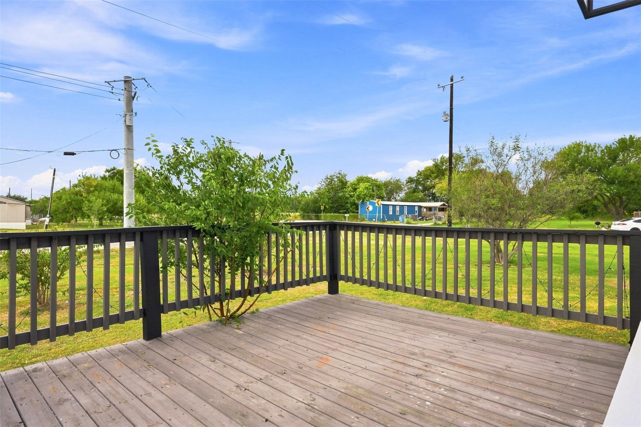 1151 Heidenreich Ln Property Photo 4