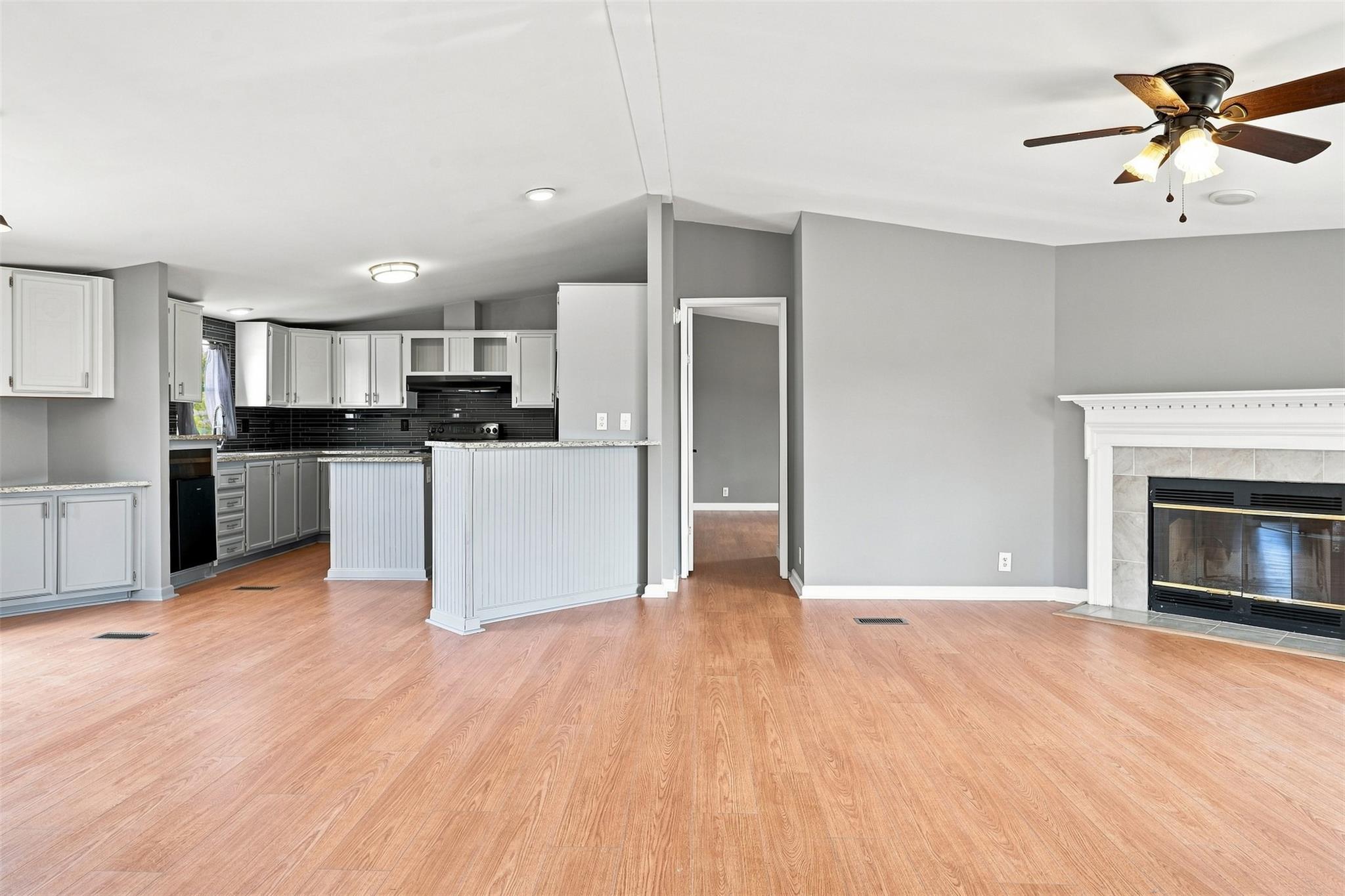 1151 Heidenreich Ln Property Photo 6