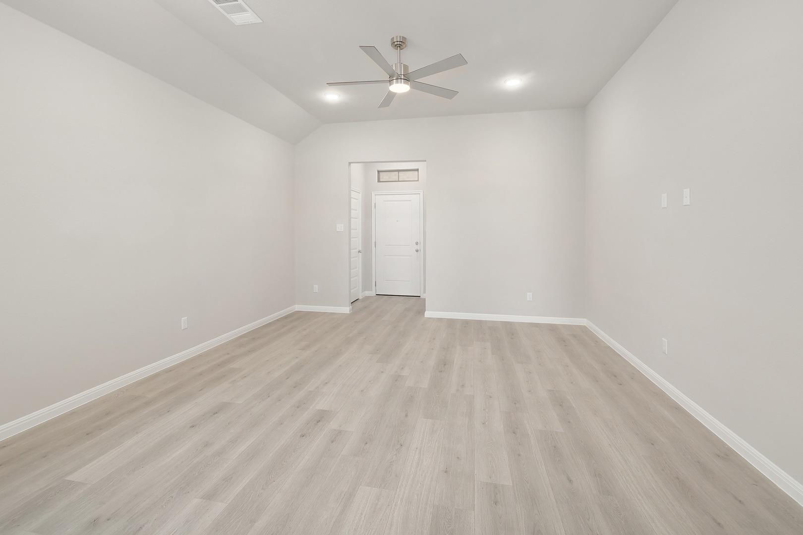 222 Hornet St Property Photo 3