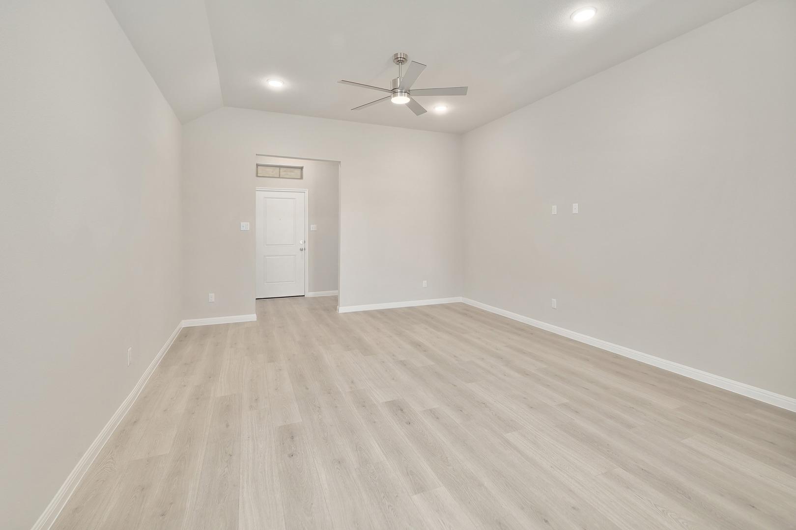 222 Hornet St Property Photo 5