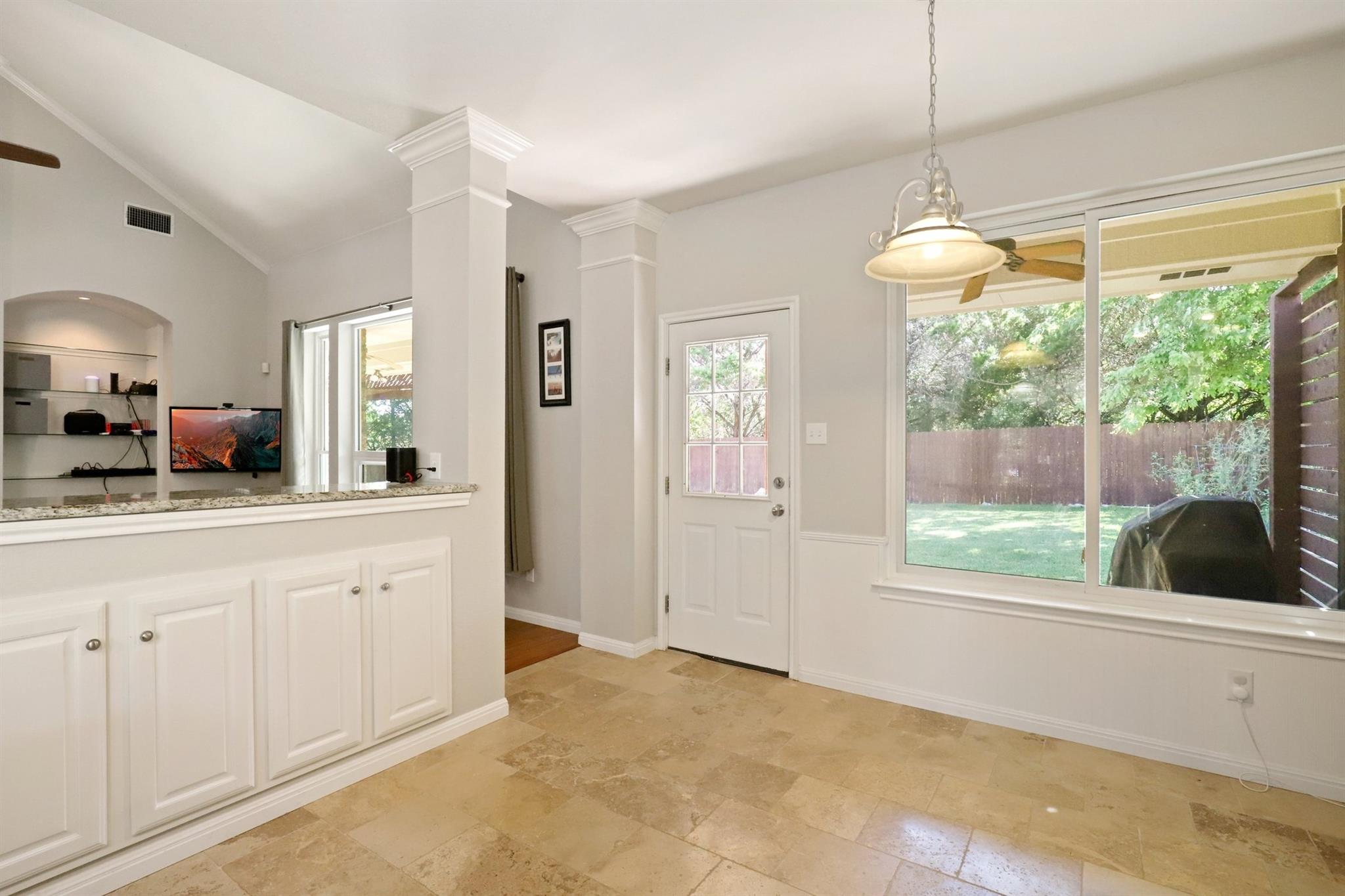 18121 Whitewater Cv Property Photo 7