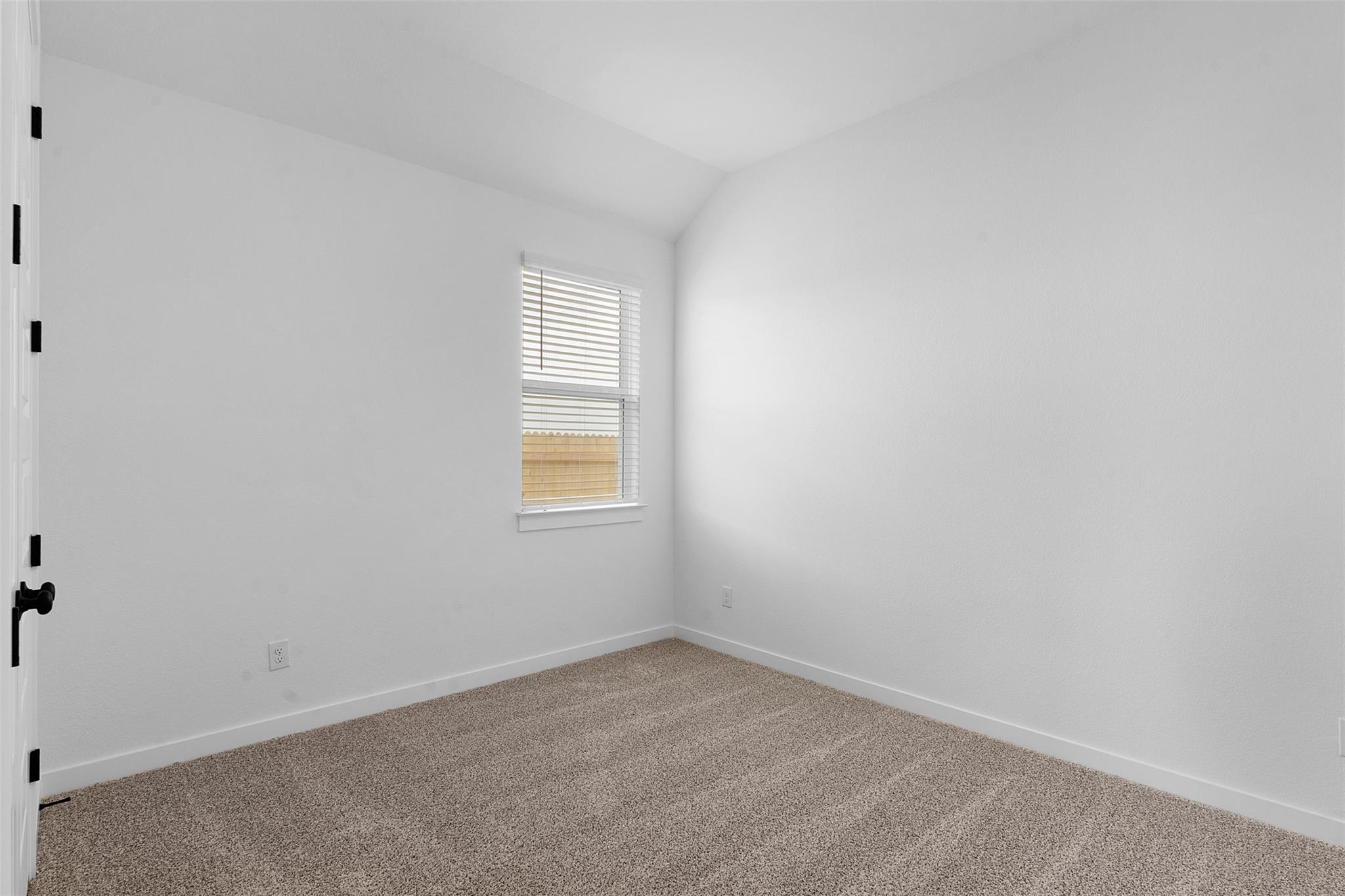 404 Veneta Ln Property Photo 4