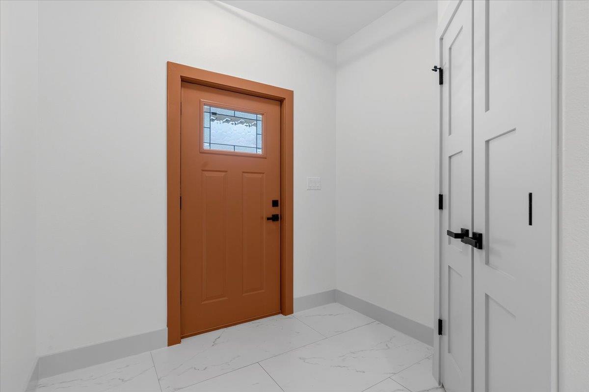 1409 Emile St #b Property Photo 4