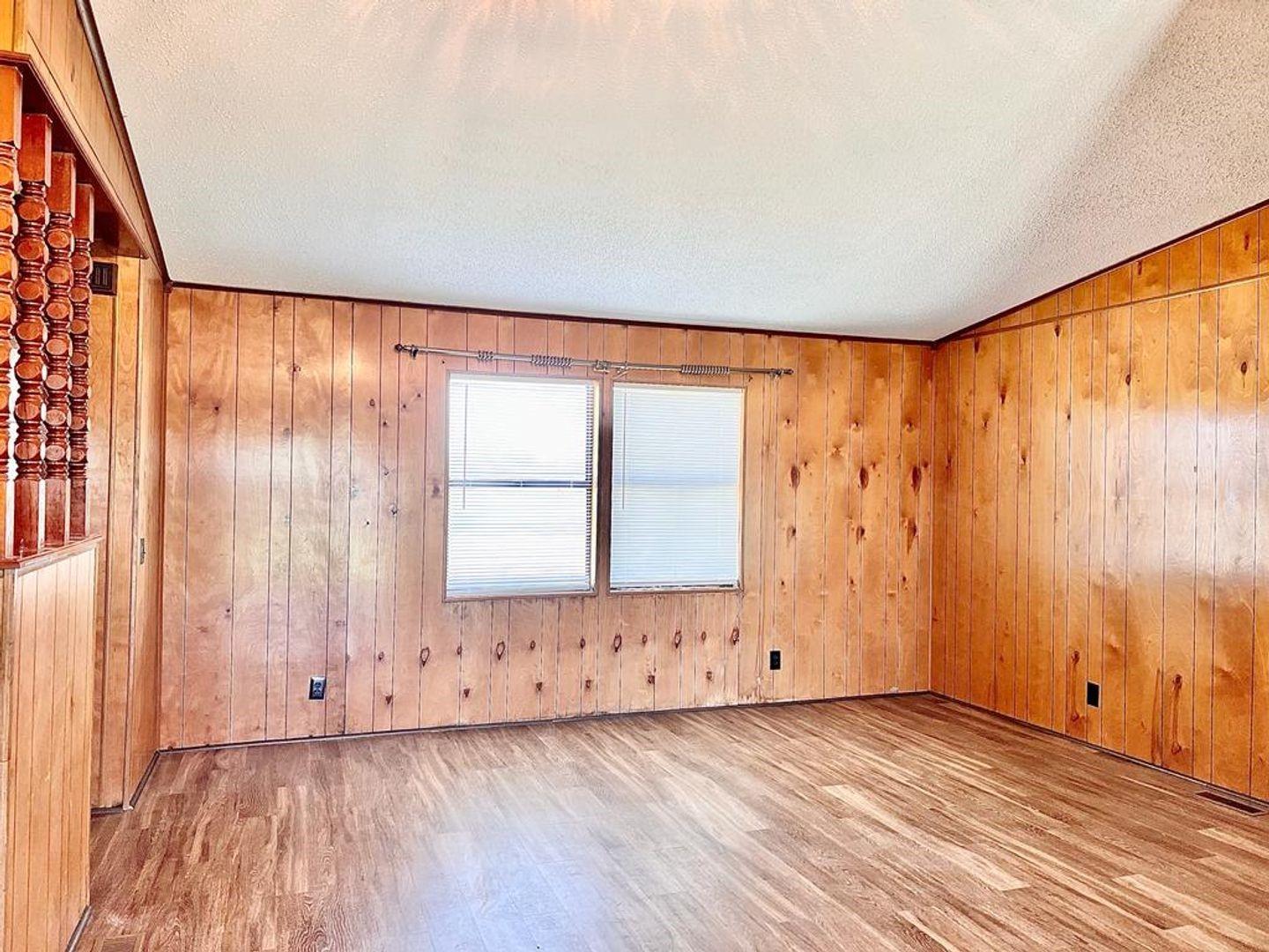 18425 Blake Manor Rd Property Photo 3