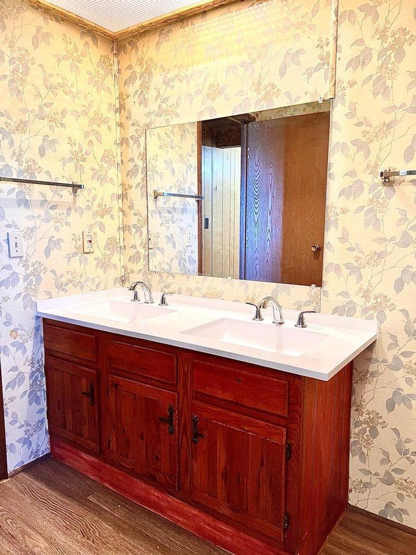 18425 Blake Manor Rd Property Photo 5