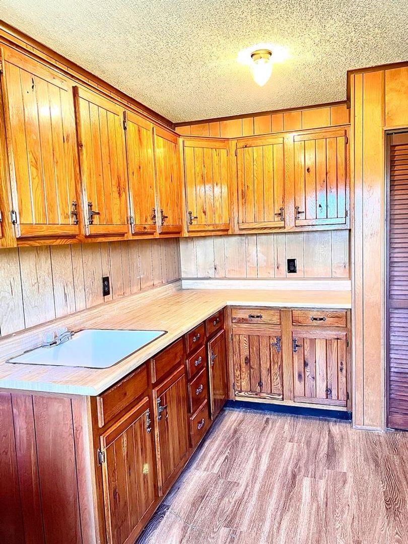 18425 Blake Manor Rd Property Photo 11