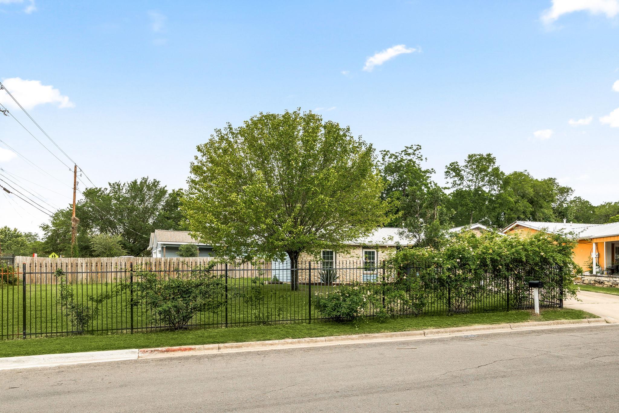 7802 Elderberry Dr Property Photo 4