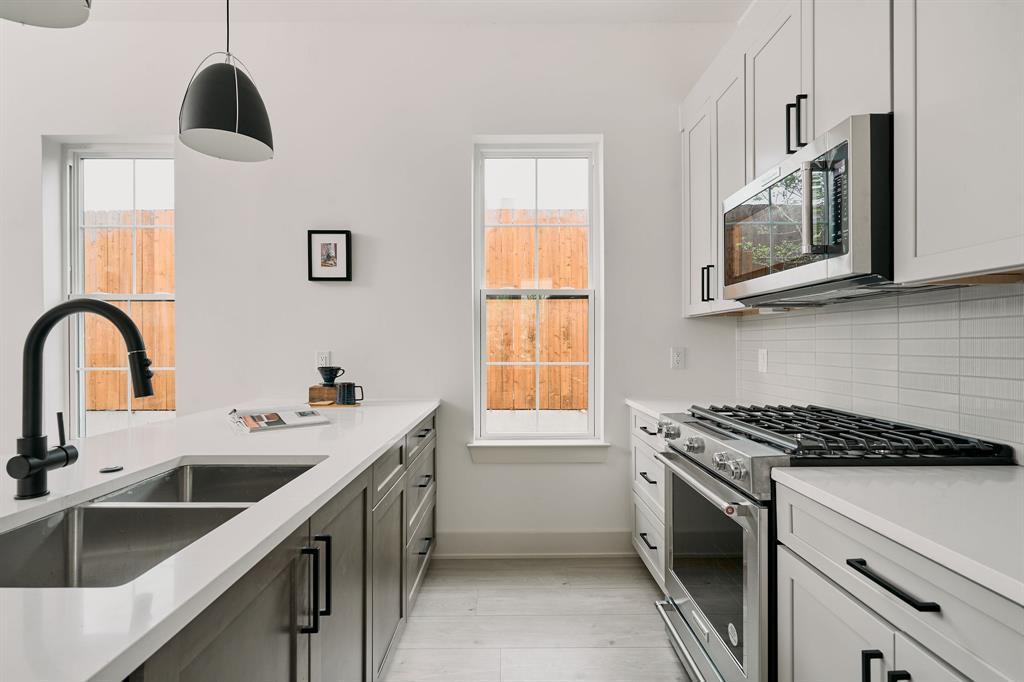 2209 Woodland Ave #401 Property Photo 6