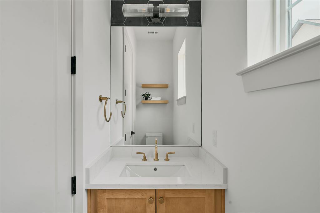 2209 Woodland Ave #401 Property Photo 9