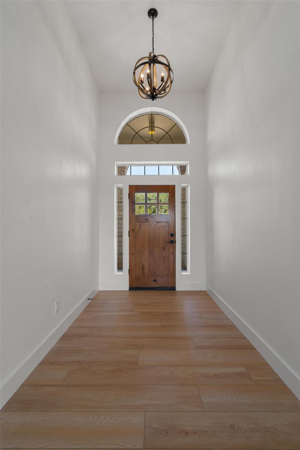 401 Roy Creek Ln Property Photo 3