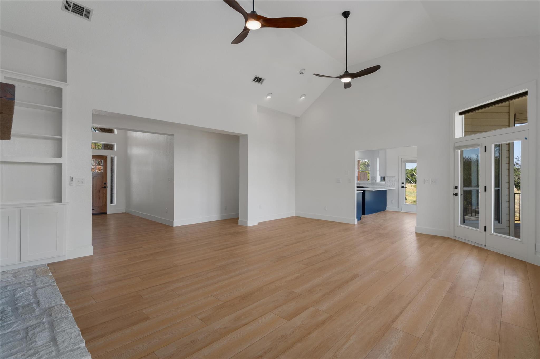 401 Roy Creek Ln Property Photo 5