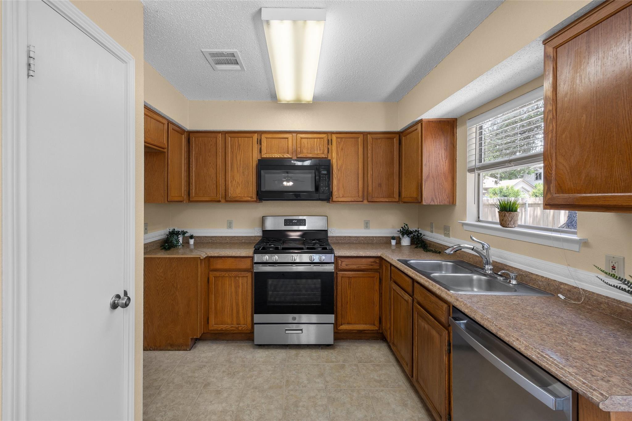 3200 Blazing Star Trl Property Photo 7