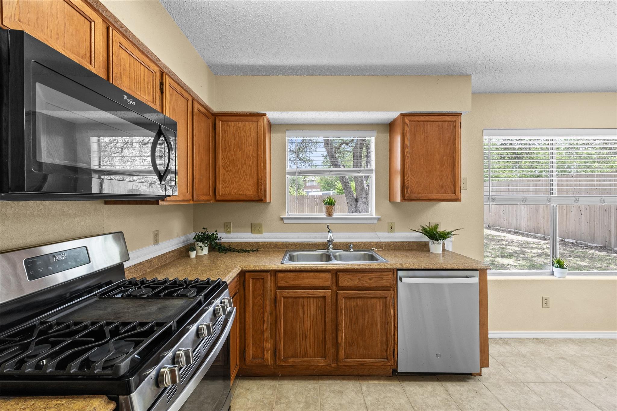 3200 Blazing Star Trl Property Photo 8