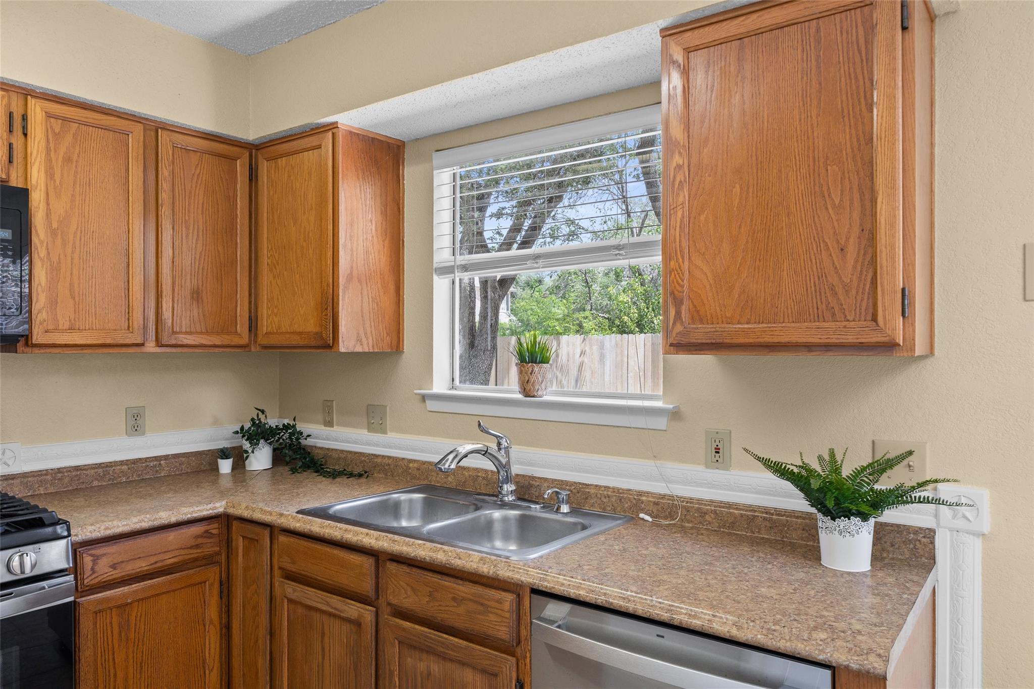 3200 Blazing Star Trl Property Photo 9