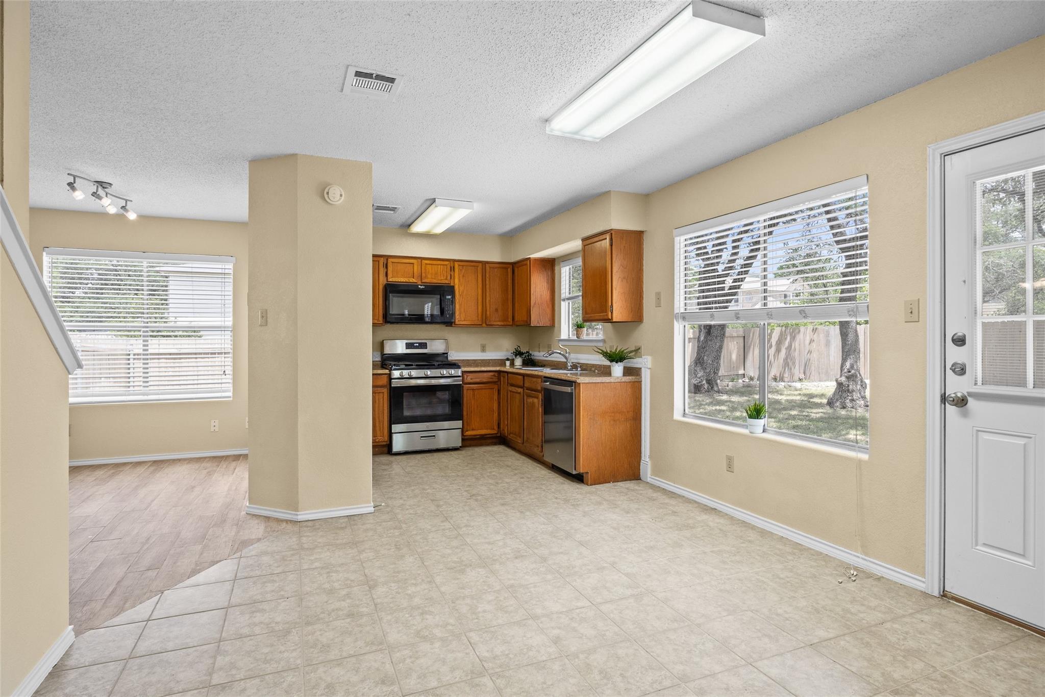3200 Blazing Star Trl Property Photo 10