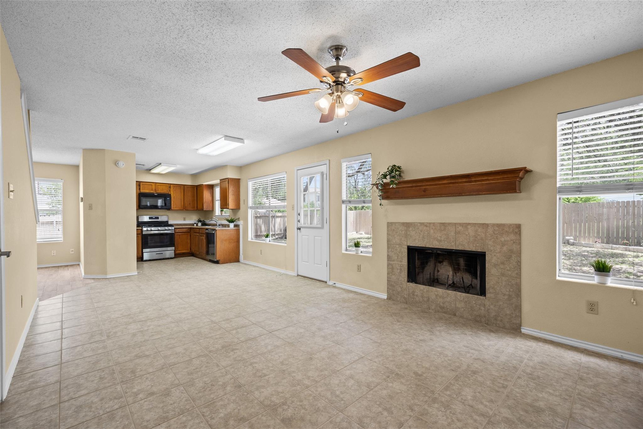 3200 Blazing Star Trl Property Photo 17